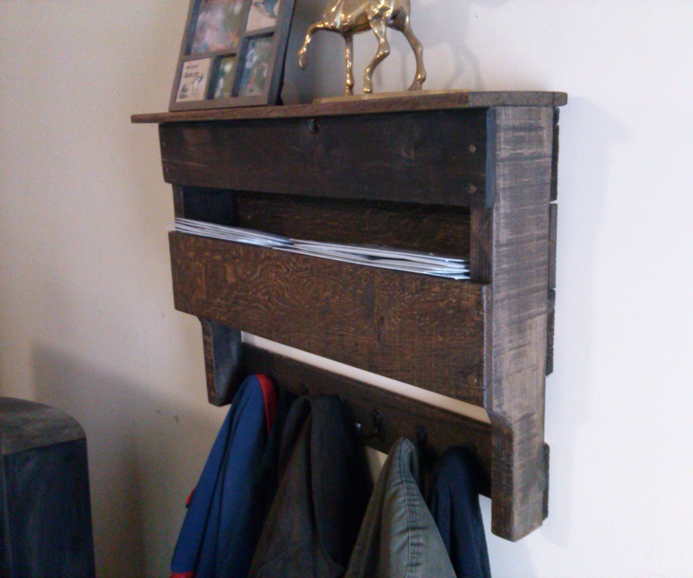 Pallet Coat Rack W/mailholder