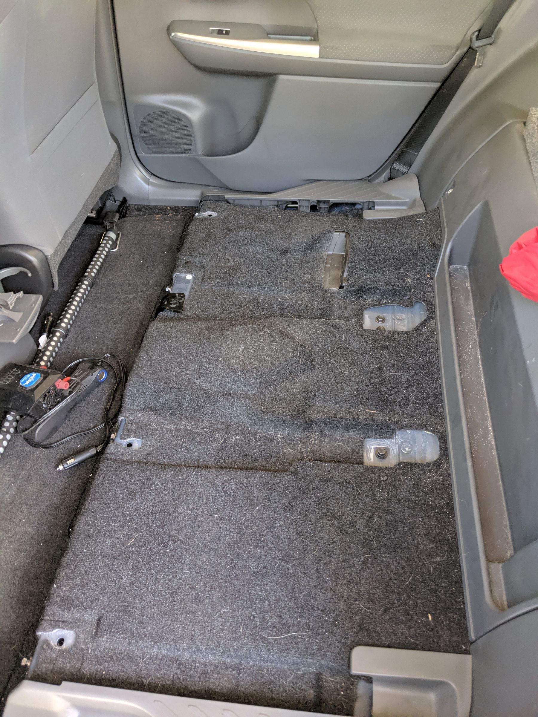 How to Remove the Rear Seats From a Toyota Prius V 3 Steps (with