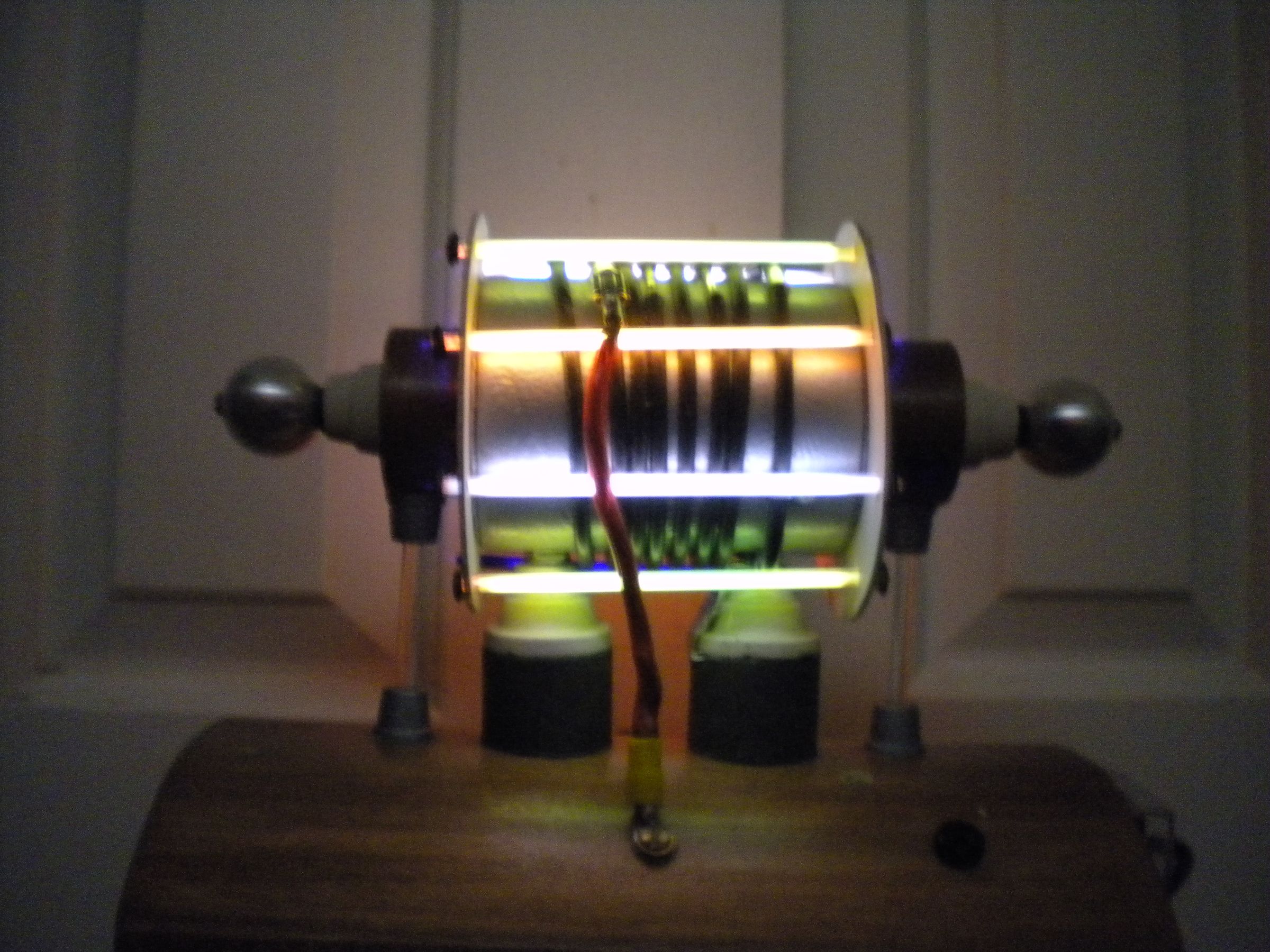 Wireless Rainbow Light Powered by Tesla Coil