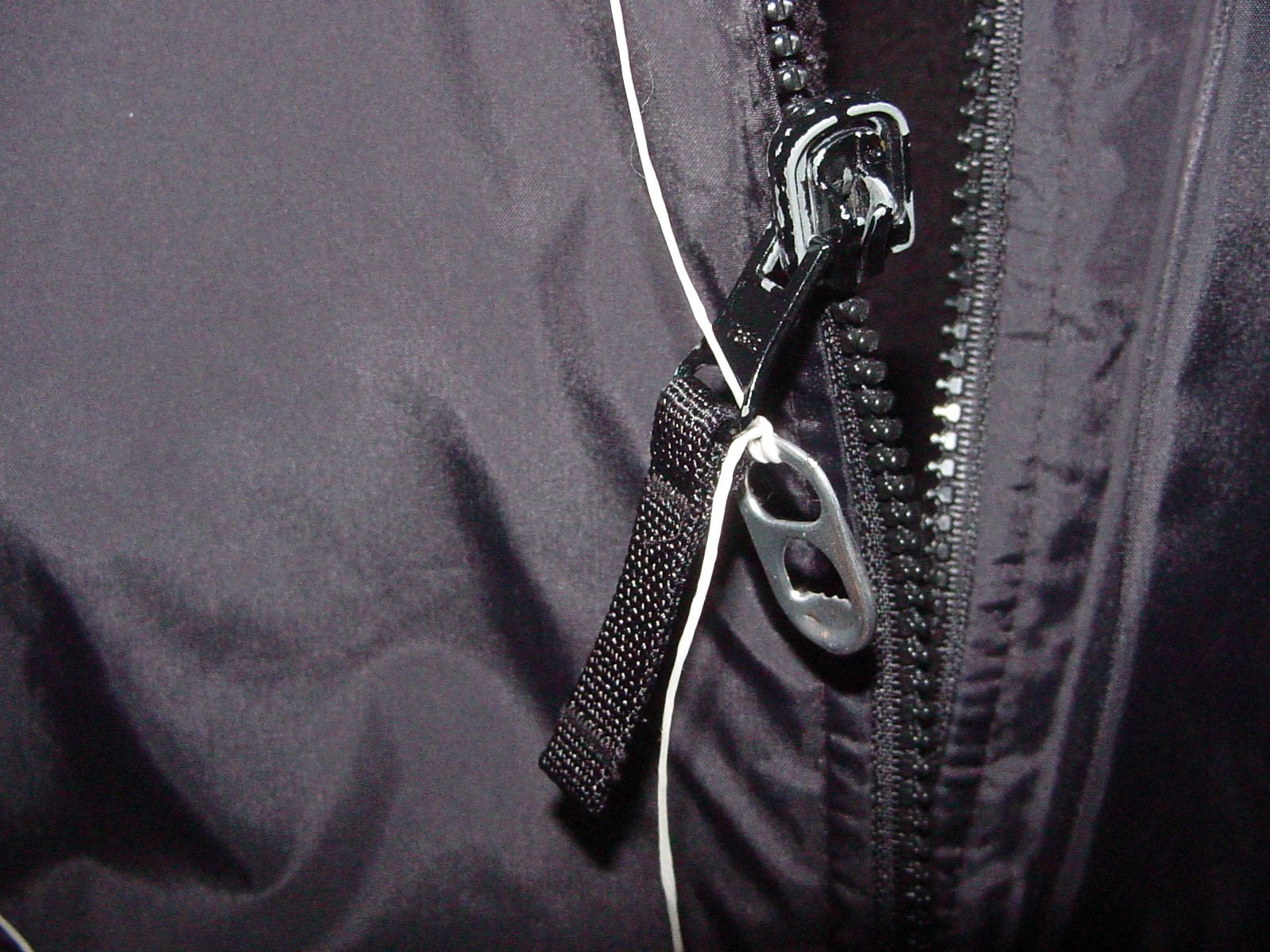 Self Zipping Helper ! 7 Steps Instructables