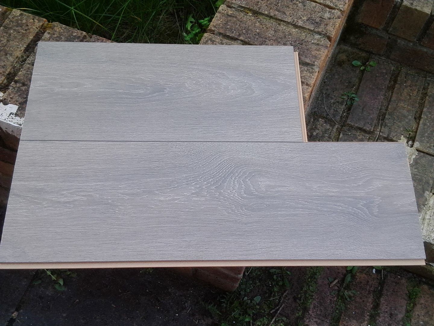 Super Simple DIY Lapdesk From (Scrap) Laminate Floor Boards 4 Steps (with Pictures