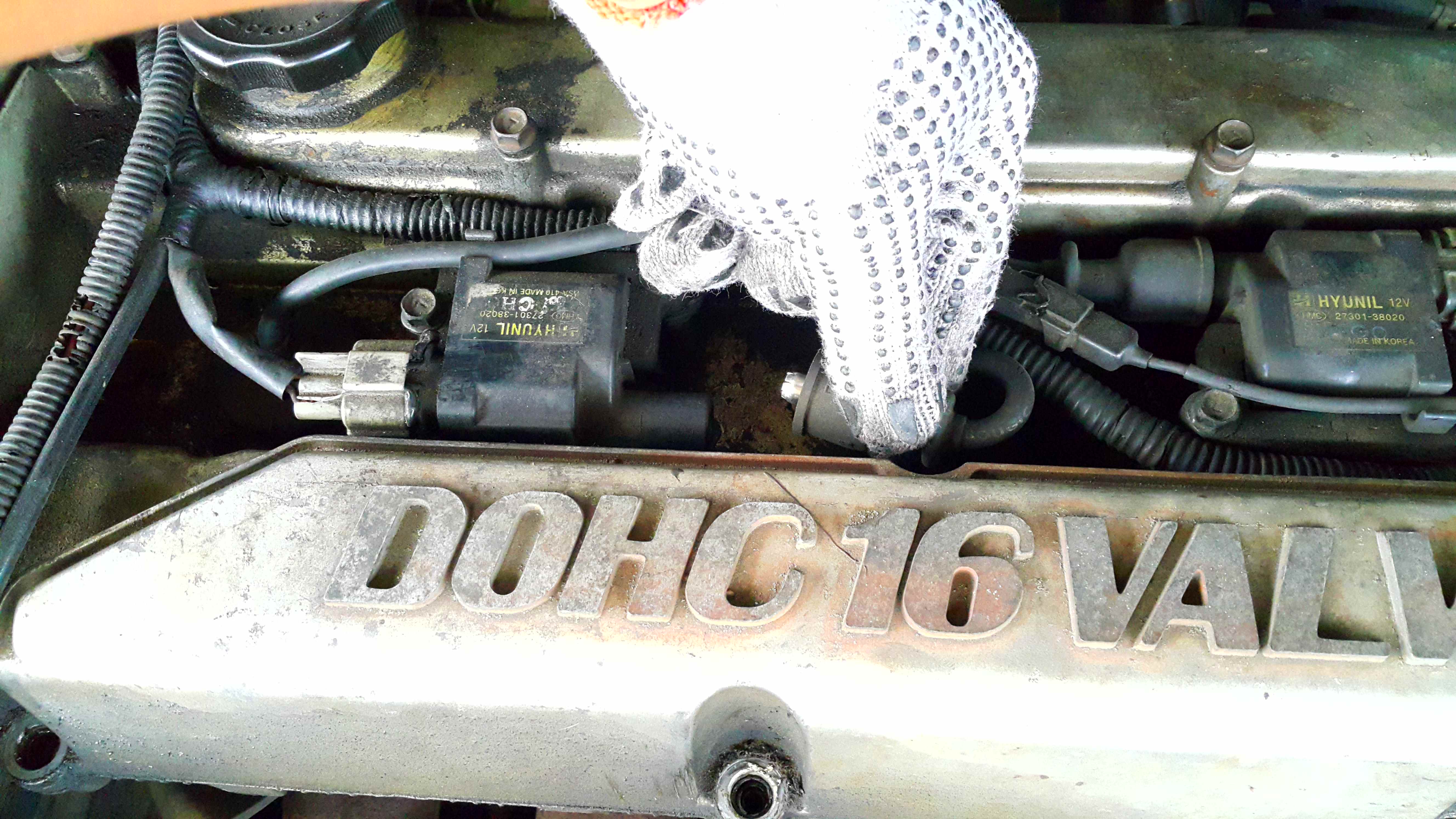 Replacing Coil Packs and Spark Plug Wires for Hyundai Trajet 2000. 3