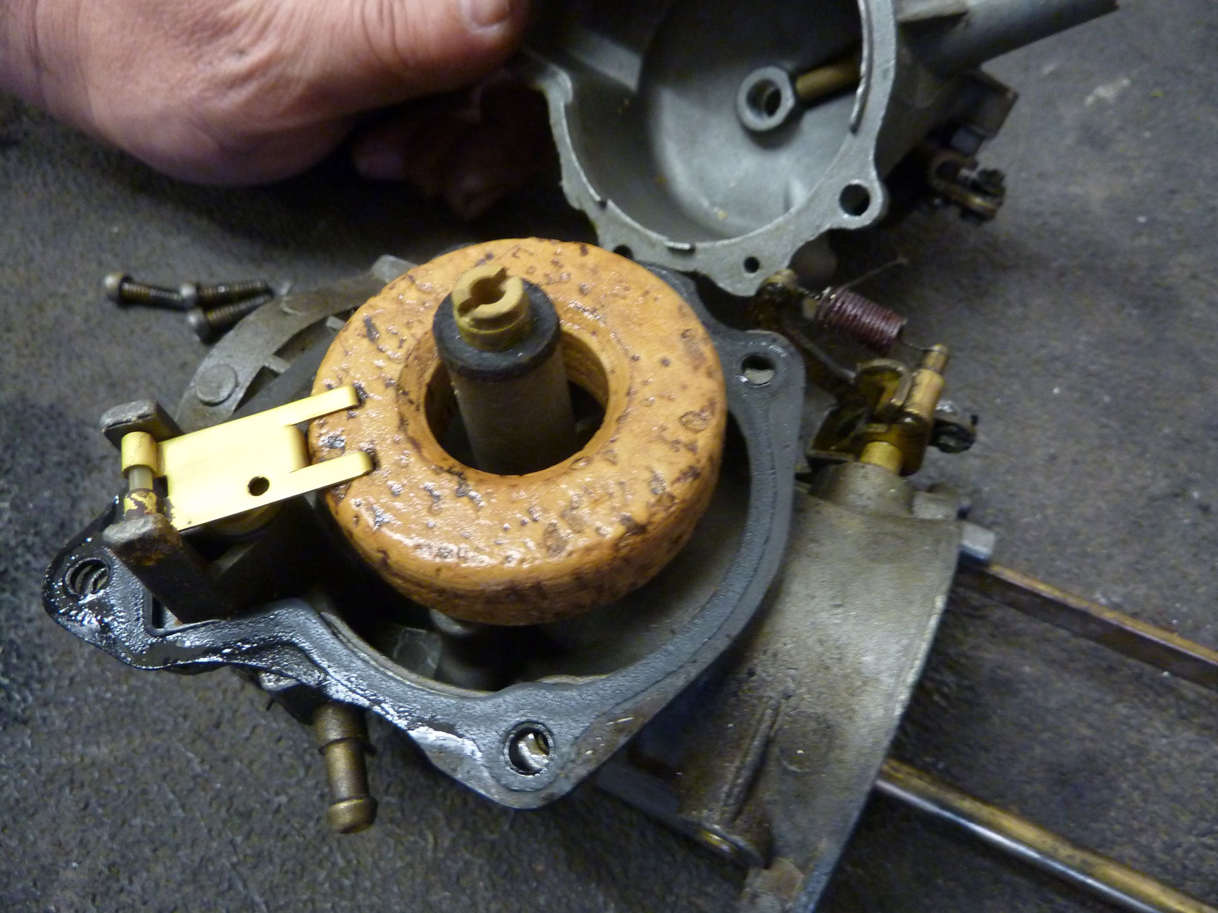 How to Open and Clean an Outboard Motor Carburetor