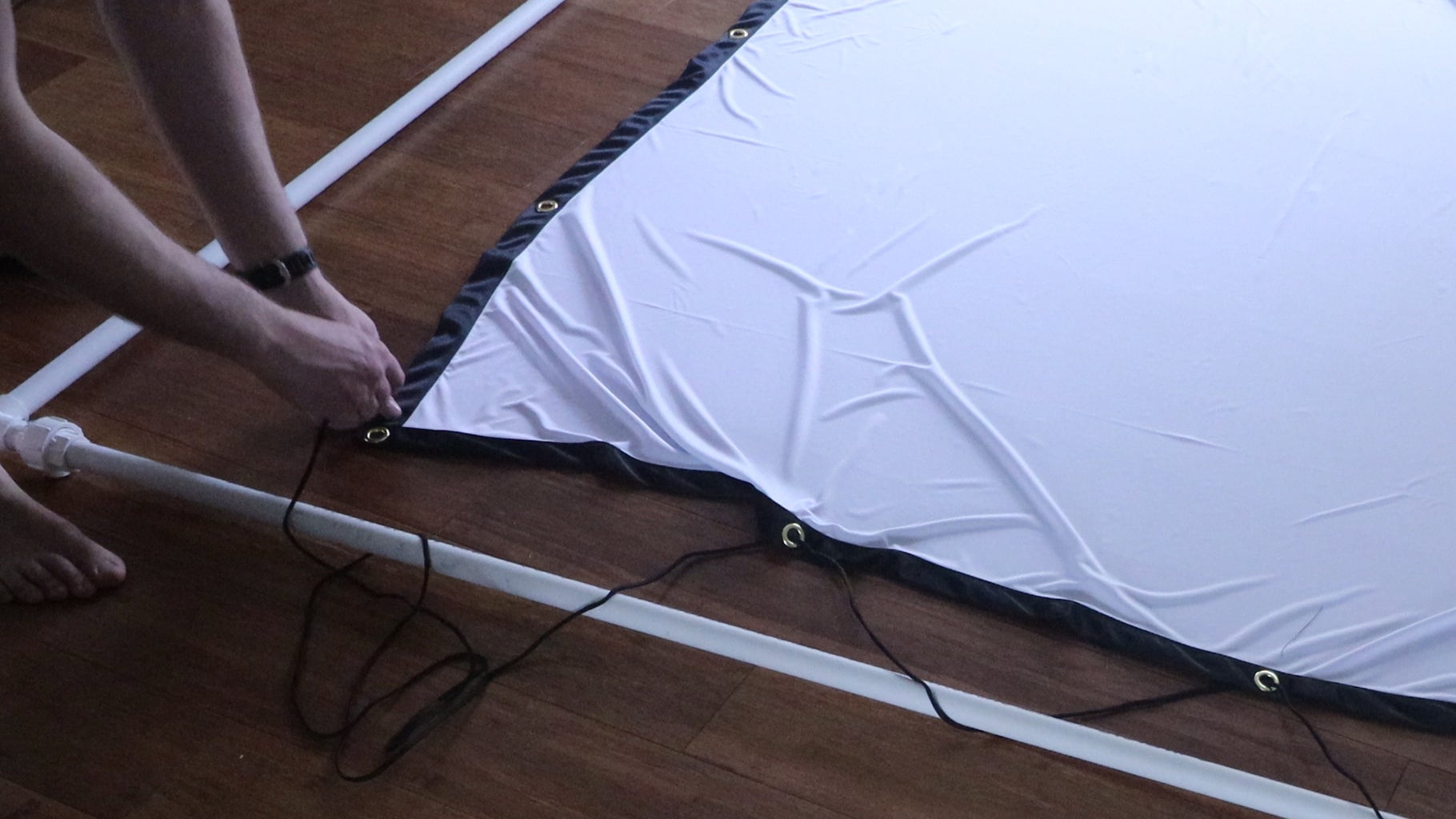DIY Inexpensive Collapsible Projector Screen Frame : 8 Steps (with ...