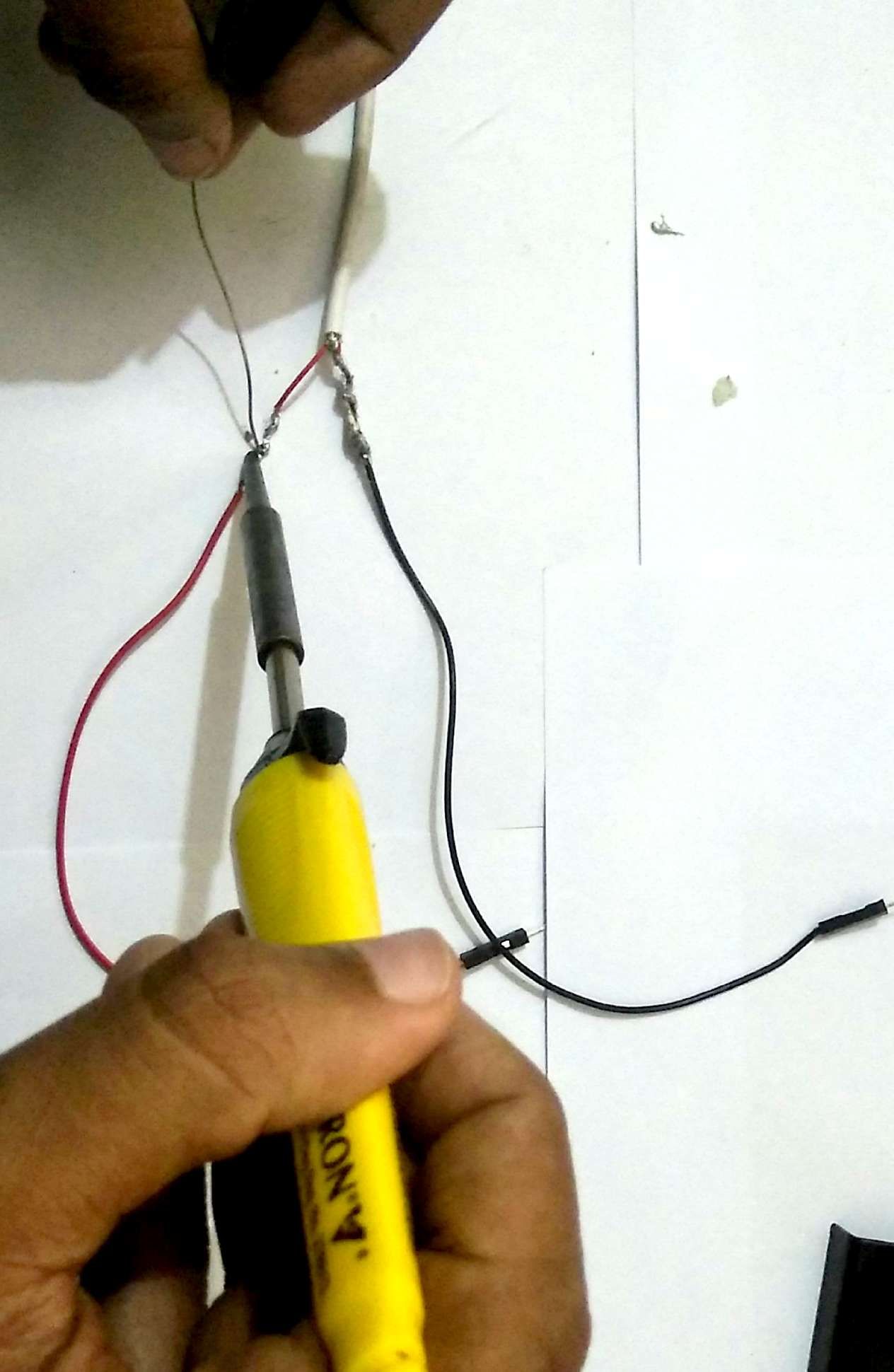 5V DC Power Supply for Breadboard Using Phone Charger 4 Steps (with