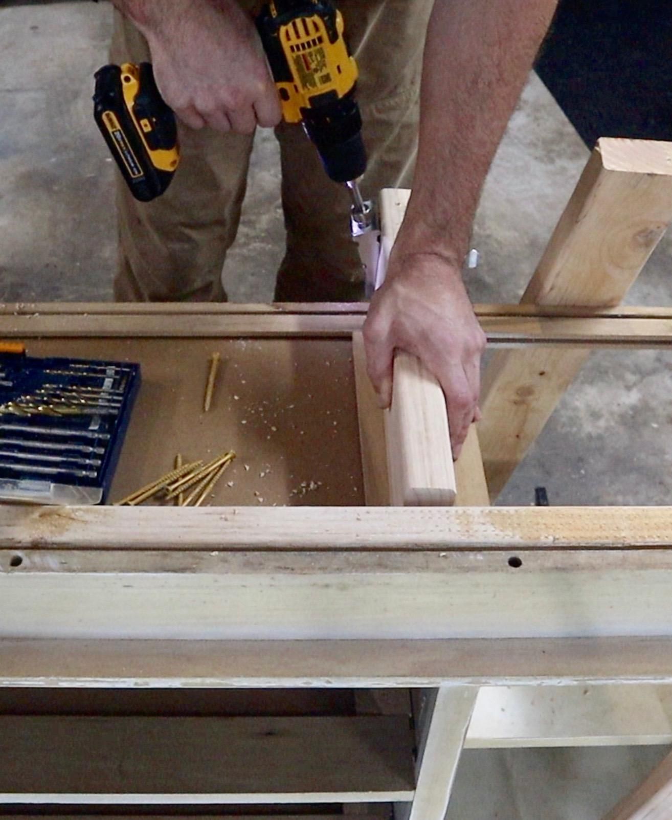 Take a Dresser From Drab to Fab With Common Dresser Repairs and Chalk Paint! 8 Steps (with