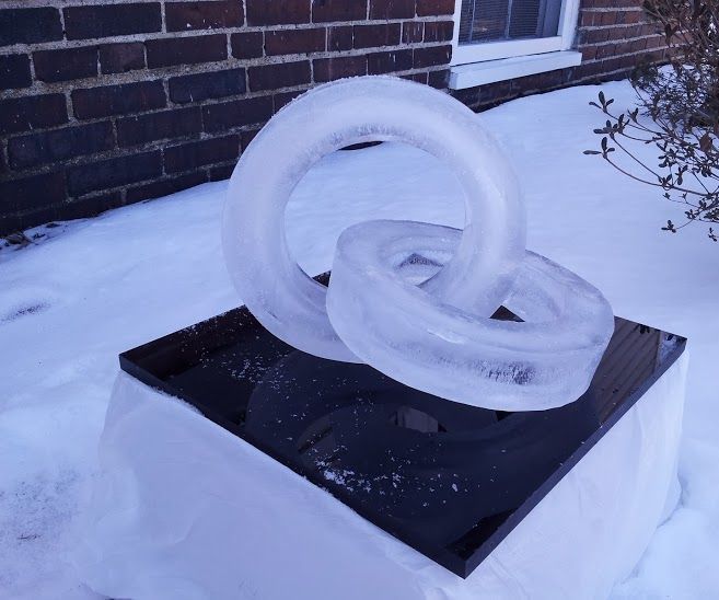 Cast an 'entangled rings' ice sculpture
