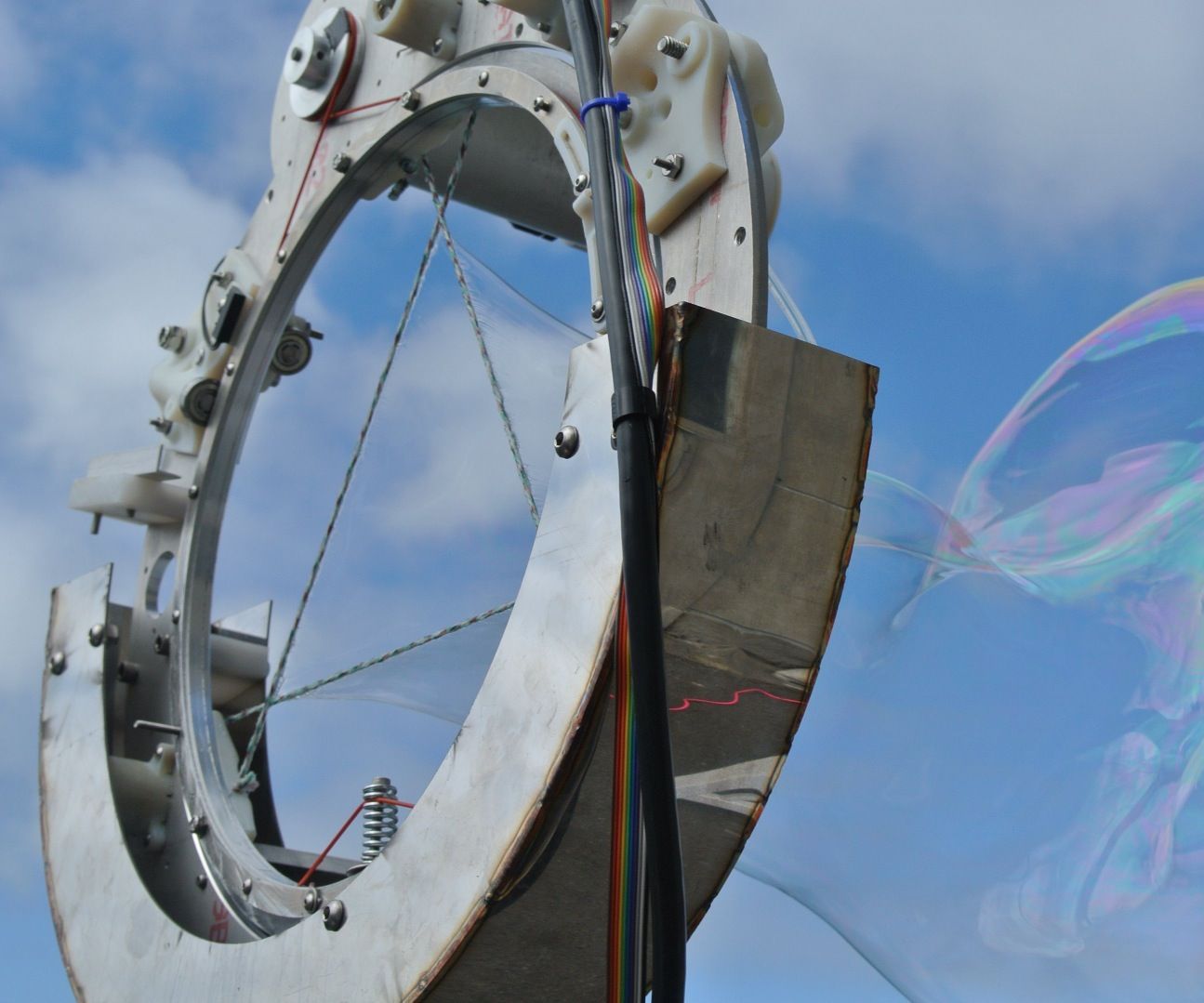 The Kirkwood Bubble Iris: a Computer Controlled Giant Bubble Machine
