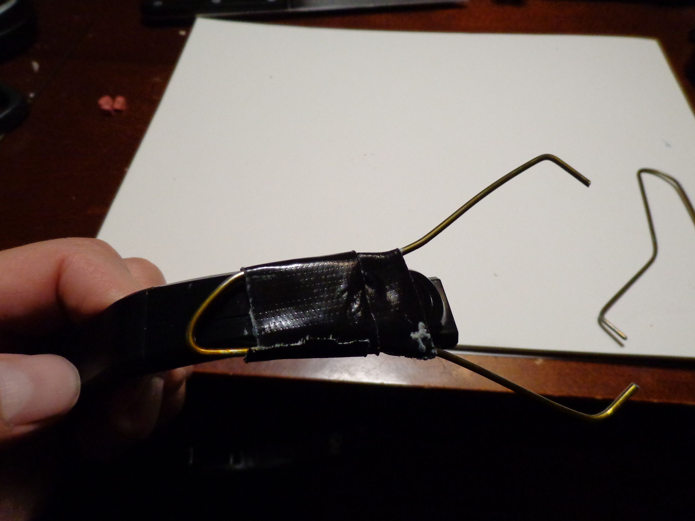 QUICK FIX FOR HEADPHONES HEADSET. : 5 Steps - Instructables