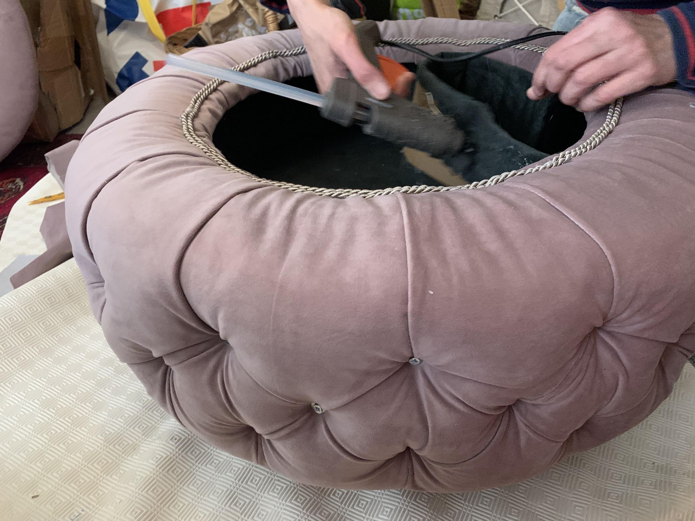 Comment Réaliser Un Pouf Capitonné Avec Un Vieux Pneu Soi-même ? : 7