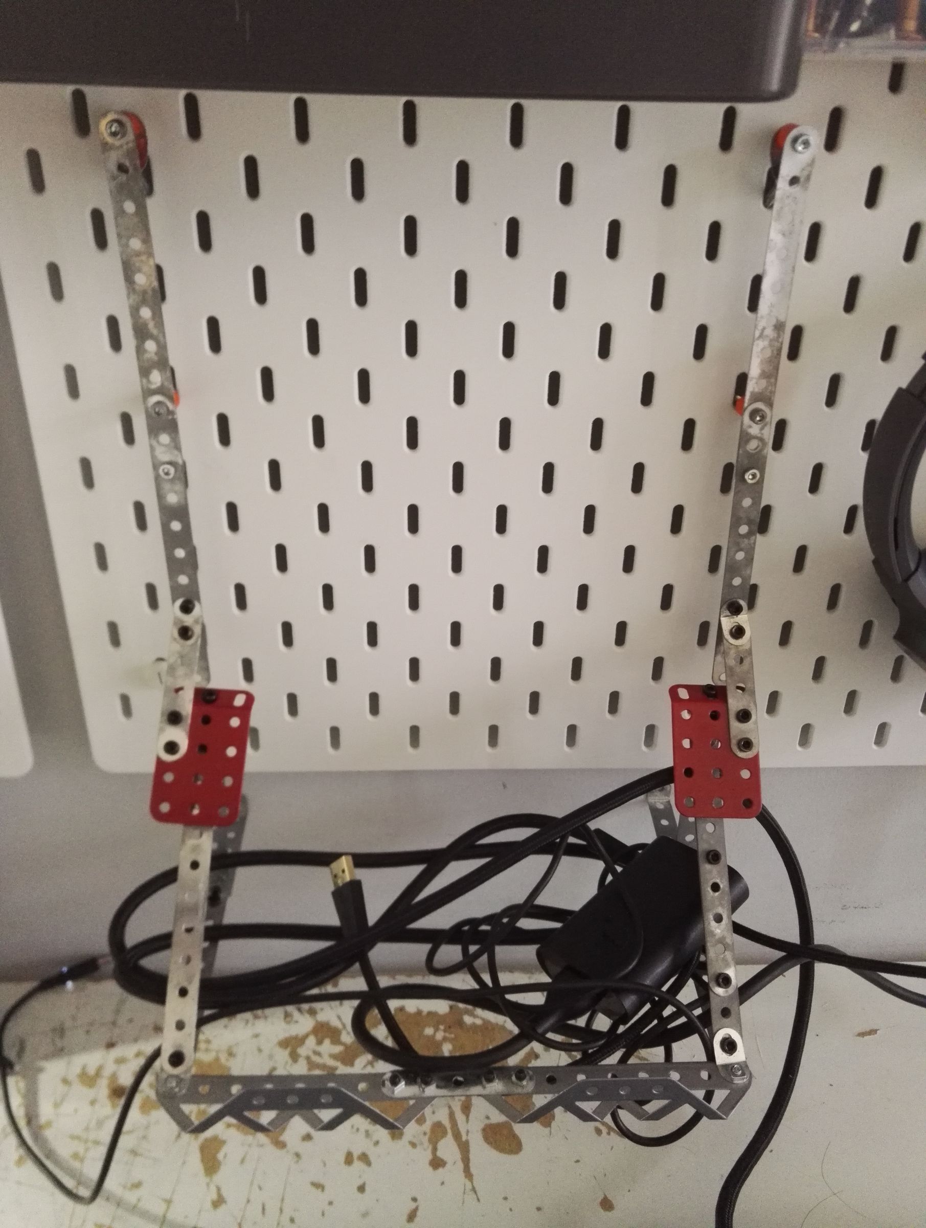 Mecano Laptop Rack Mount/Desk Stand (2 in 1) : 4 Steps - Instructables