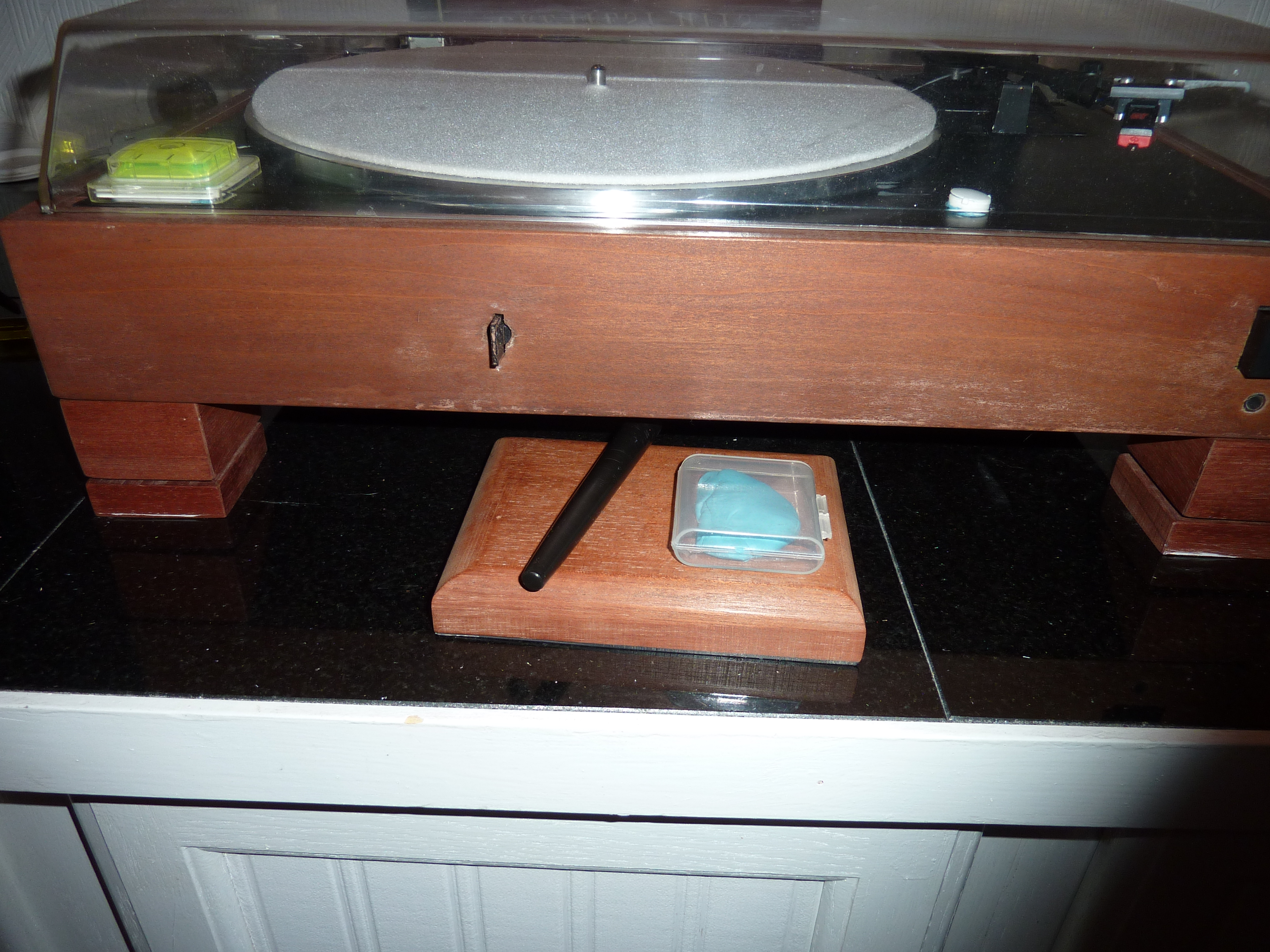 Block and Bar Vinyl Record Cleaner