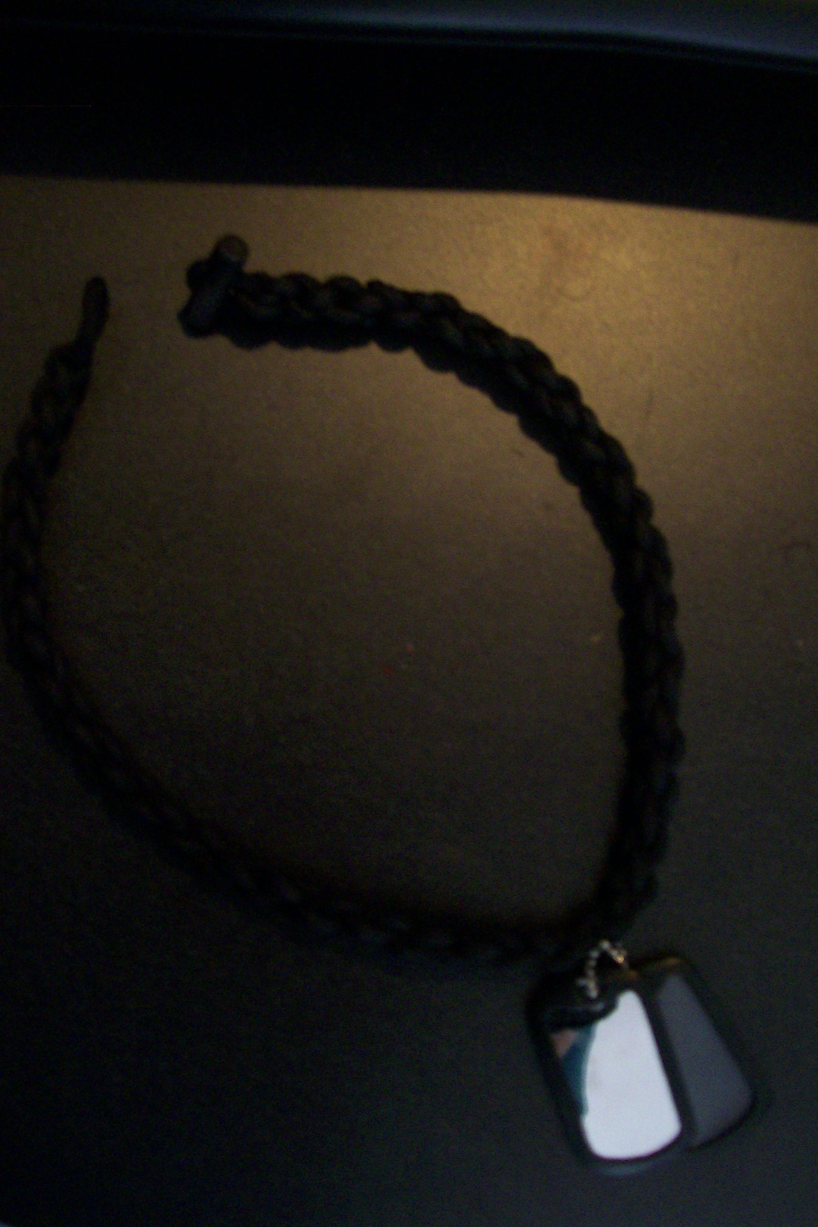 Paracord Survival Dog Tag Necklace: Fire/Signal