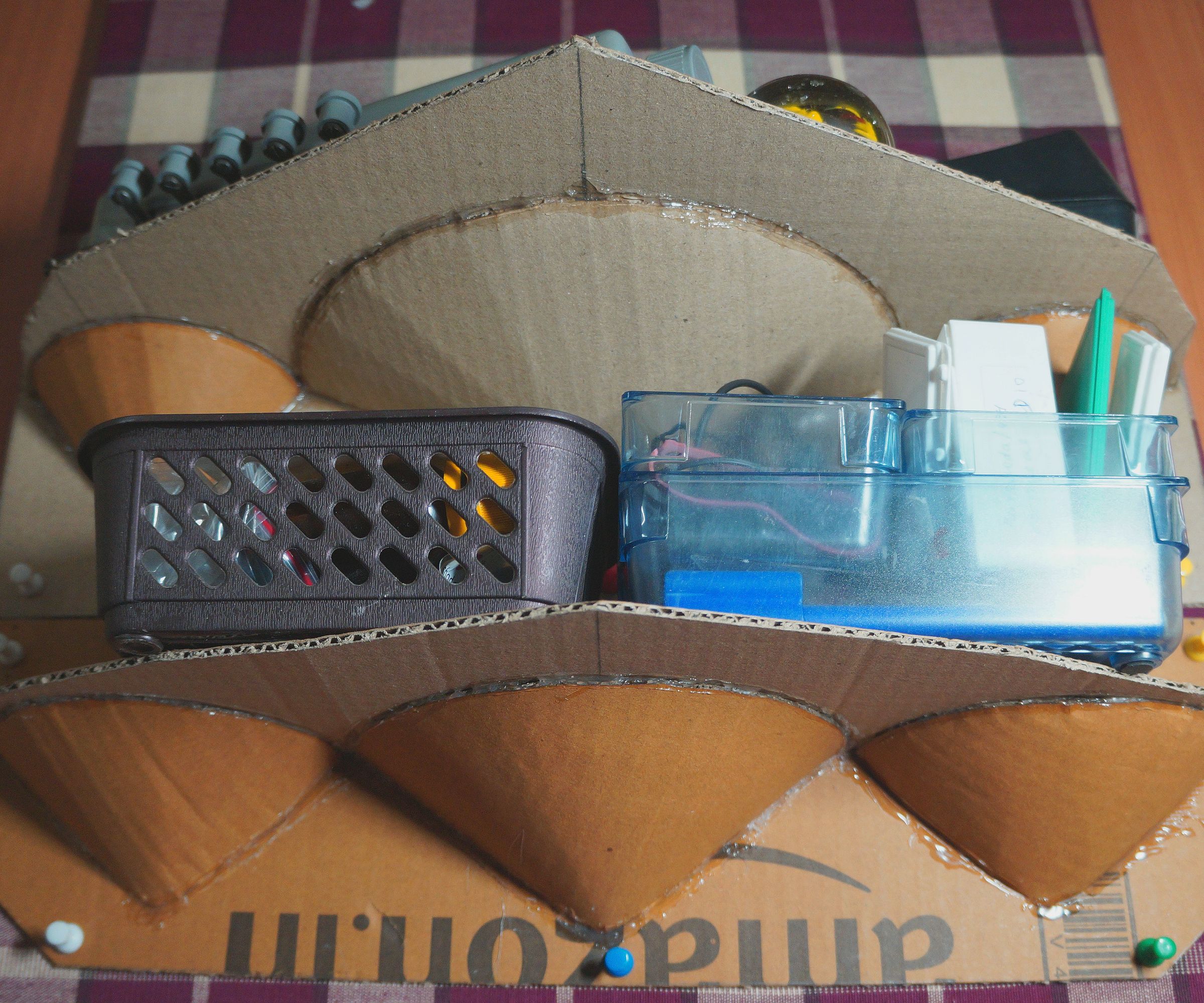 Simple and Easy Cardboard Shelf