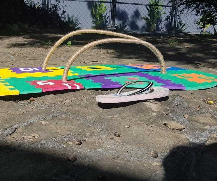 Giant Flip Flop - Cat Scratcher