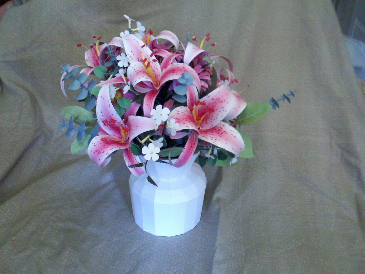 Papercraft Stargazer Lily Bouquet