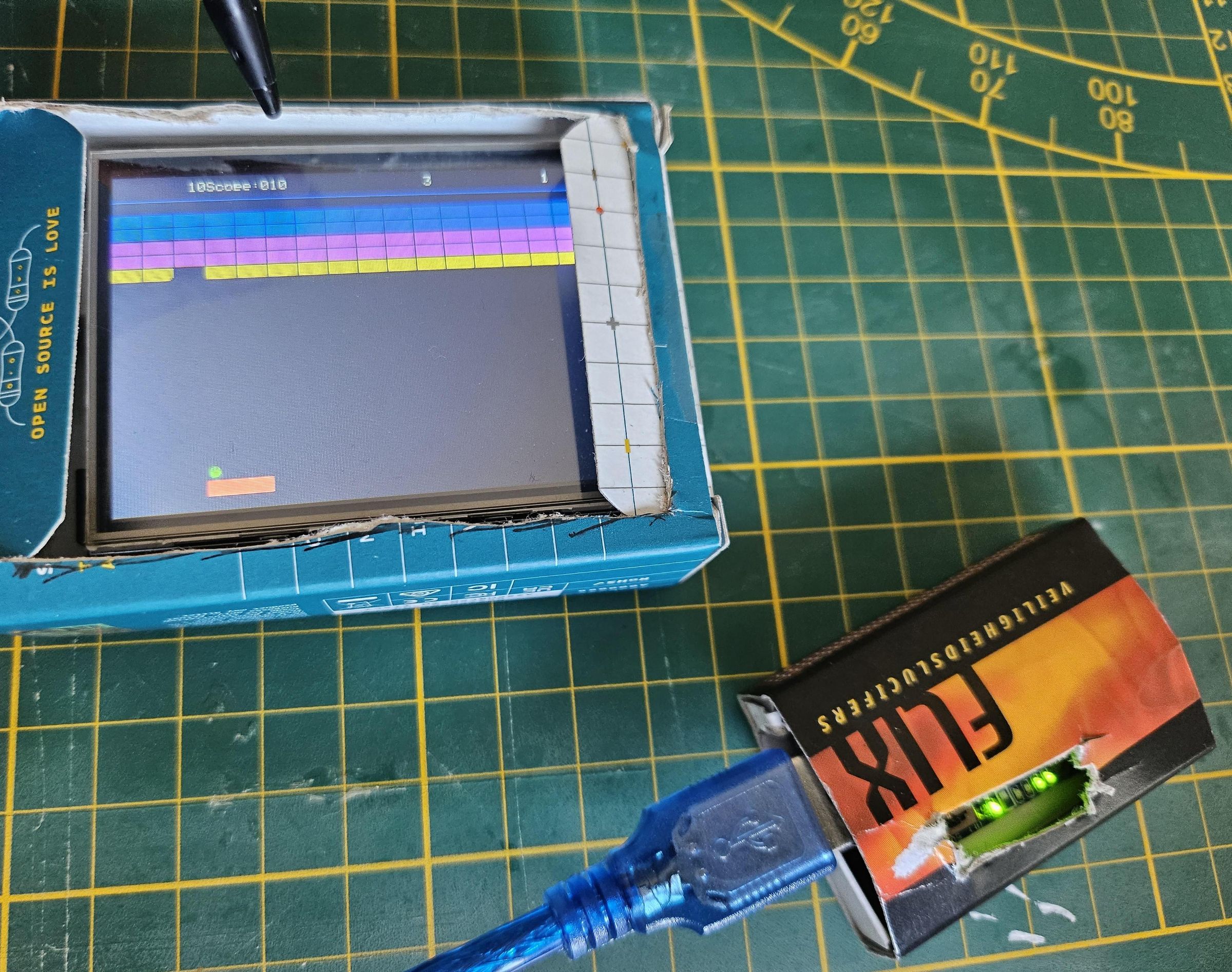 Ik Heb Een Atari Breakout Game Werkte Geprobeerd Te Krijgen Op Een AdaFruit TFT Touch Shieield Aangedreven Door Een Lipo