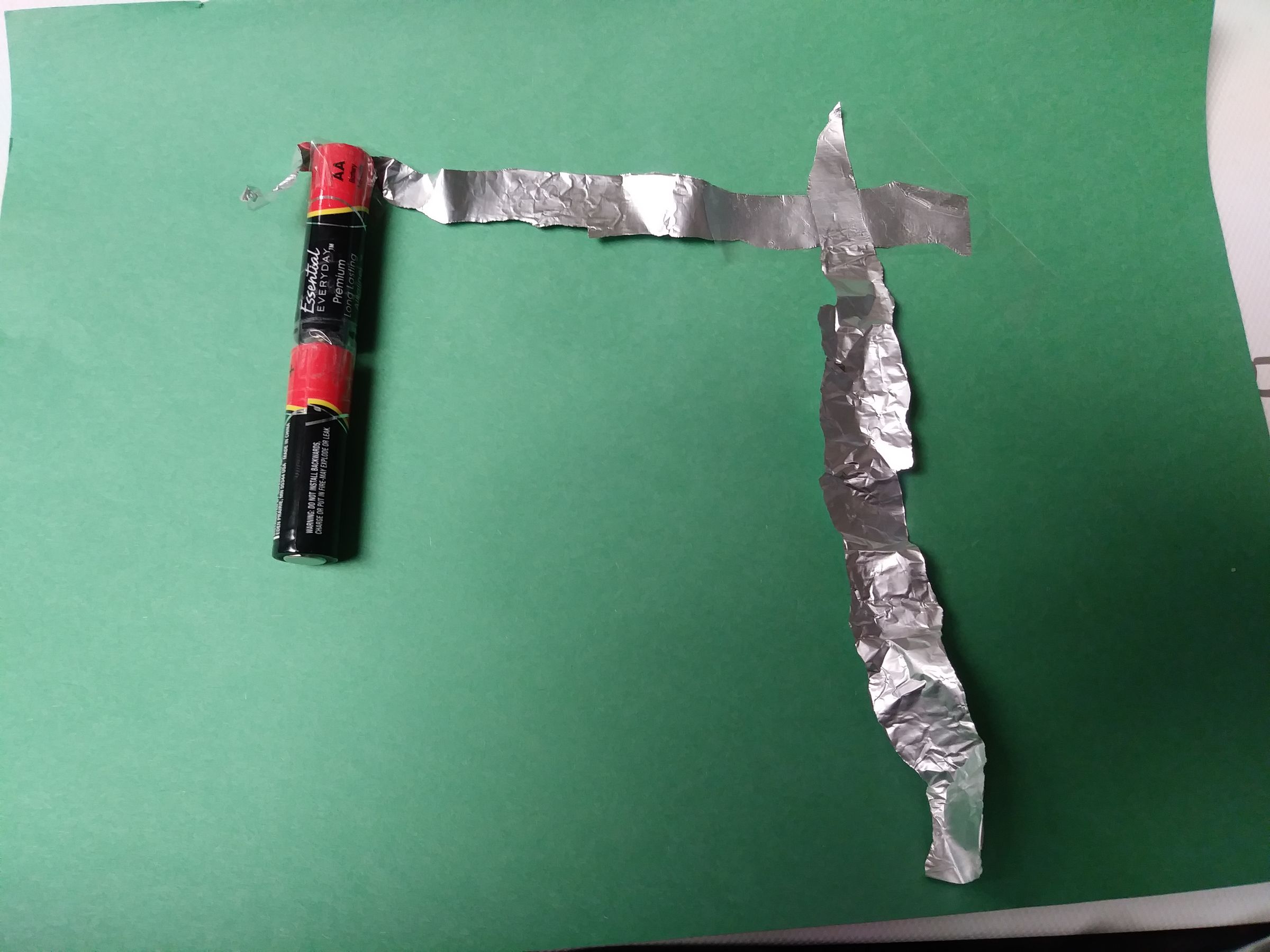 Simple Circuits With Tinfoil, an LED, Tape and Batteries 5 Steps