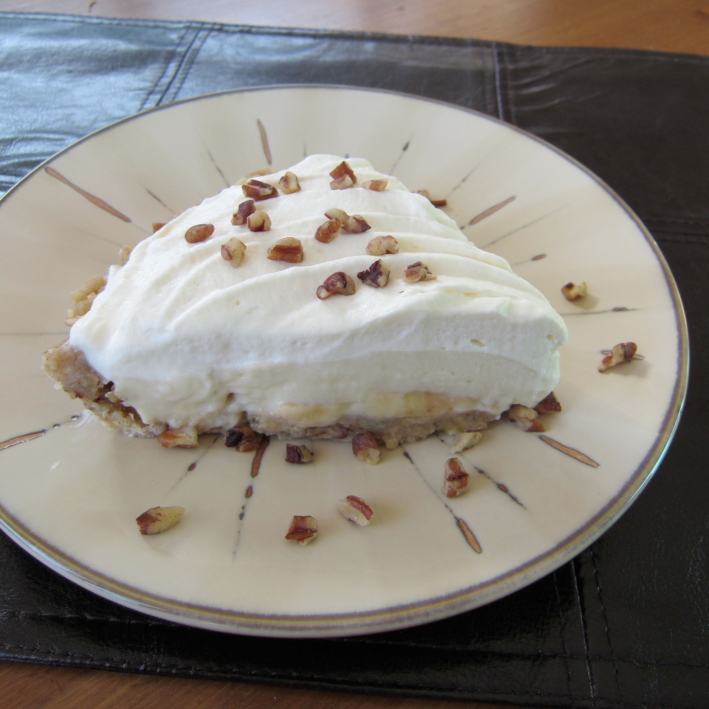 Banana Cream Pie With Walnut Pecan Crust