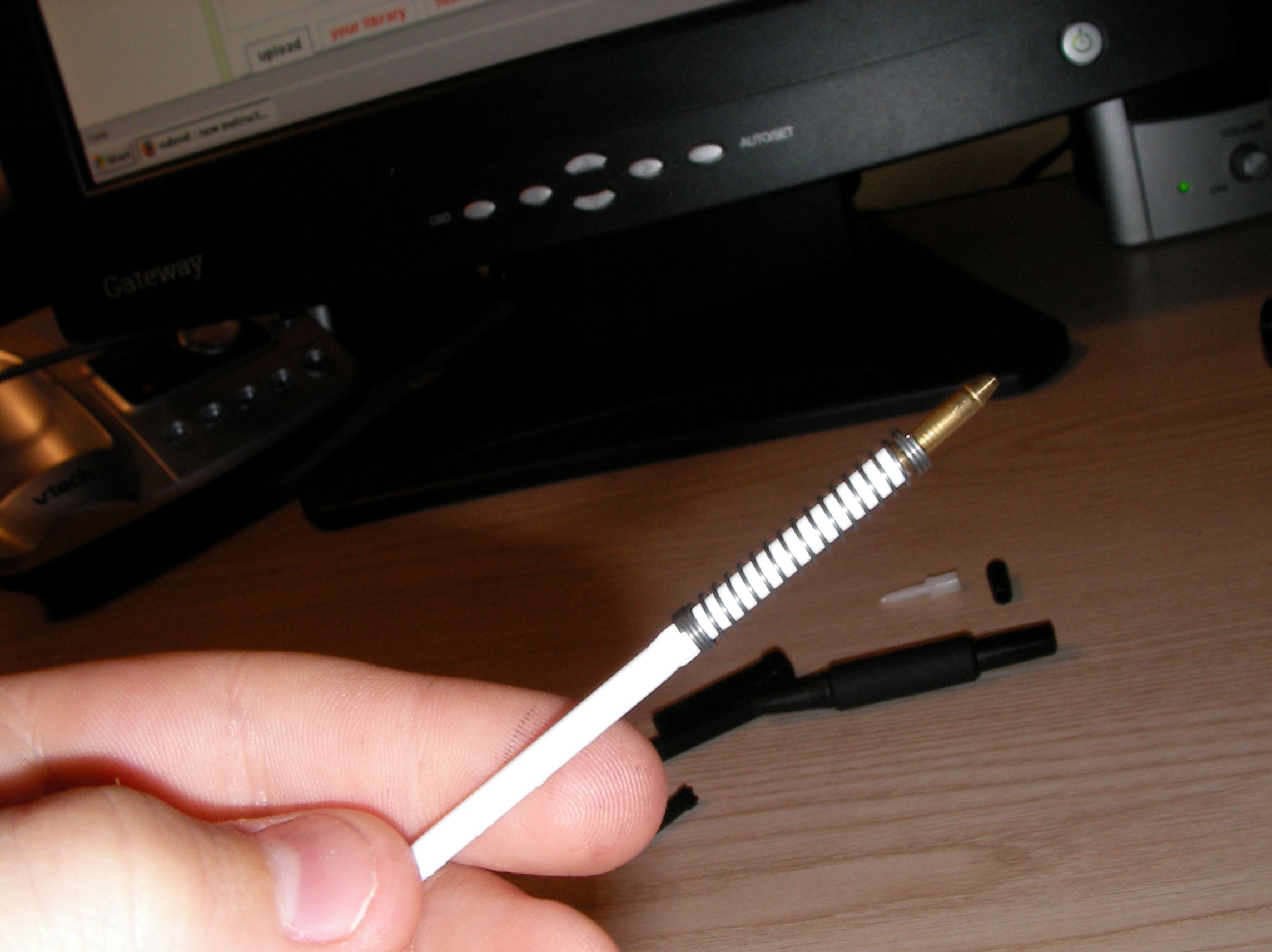 Fix a Bic "Clicky" Pen (Make a 'Clicky' Pen a Regular One) 5 Steps