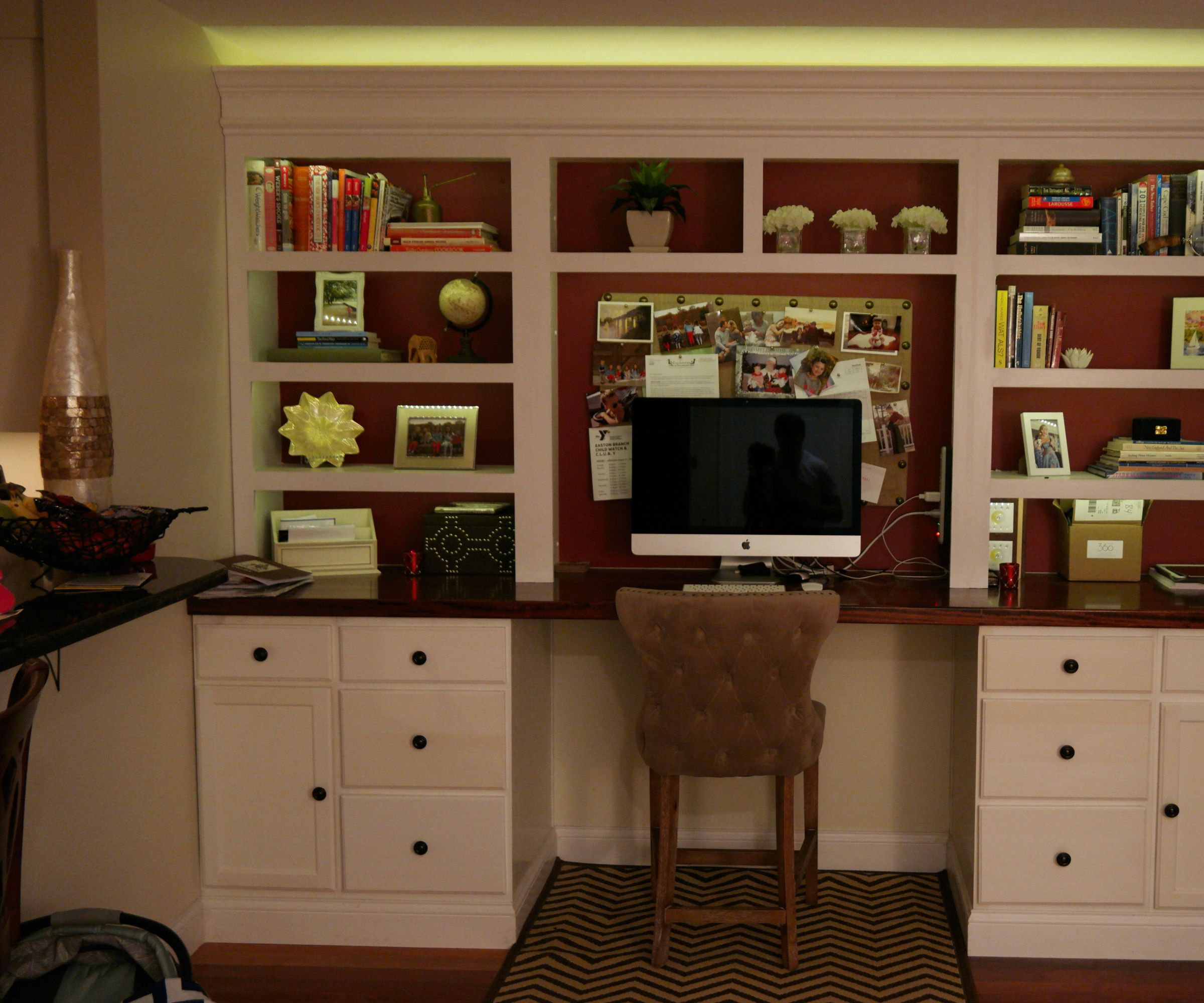 Two Color LED-lit, Built-in Bookshelf With Desk