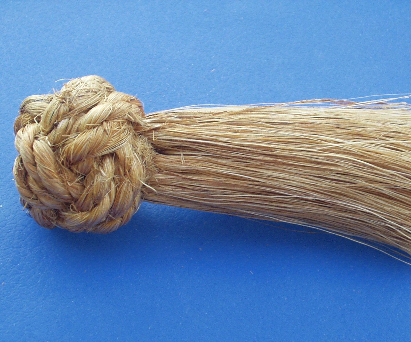 Manrope Knot Whisk Broom