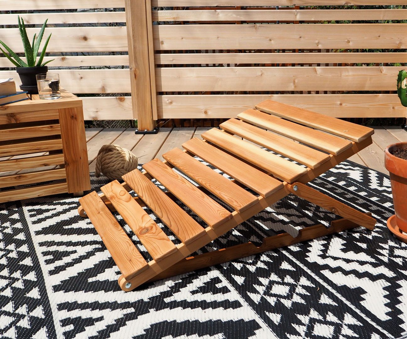 Sun Lounging Wedge With Adjustable Back