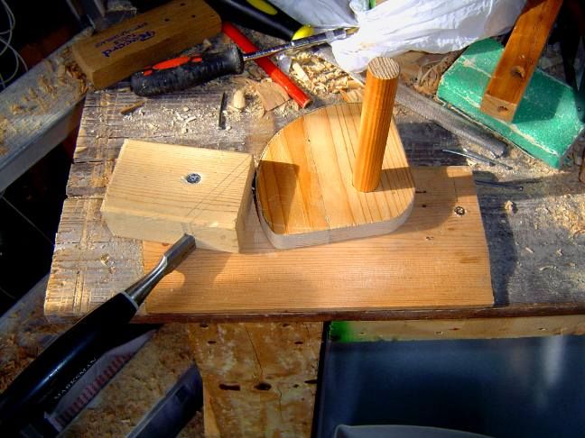 Cut a Wooden Disk Without a Lathe