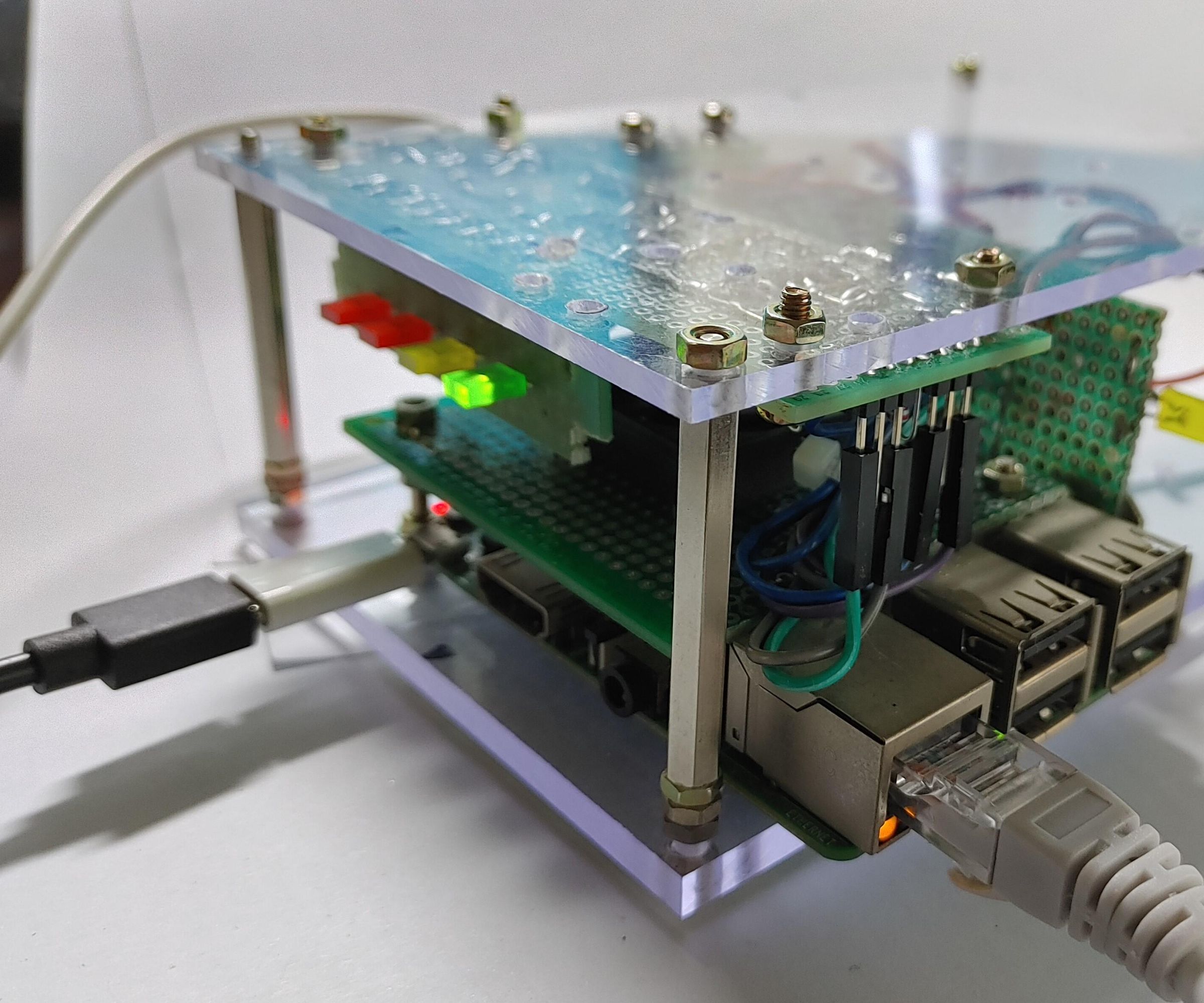 Raspberry Pi Box of Cooling FAN With CPU Temperature Indicator