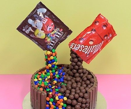 CHOCOLATE AND VANILLA MARBLE FOUNTAIN CAKE (Malteser and M&M's)