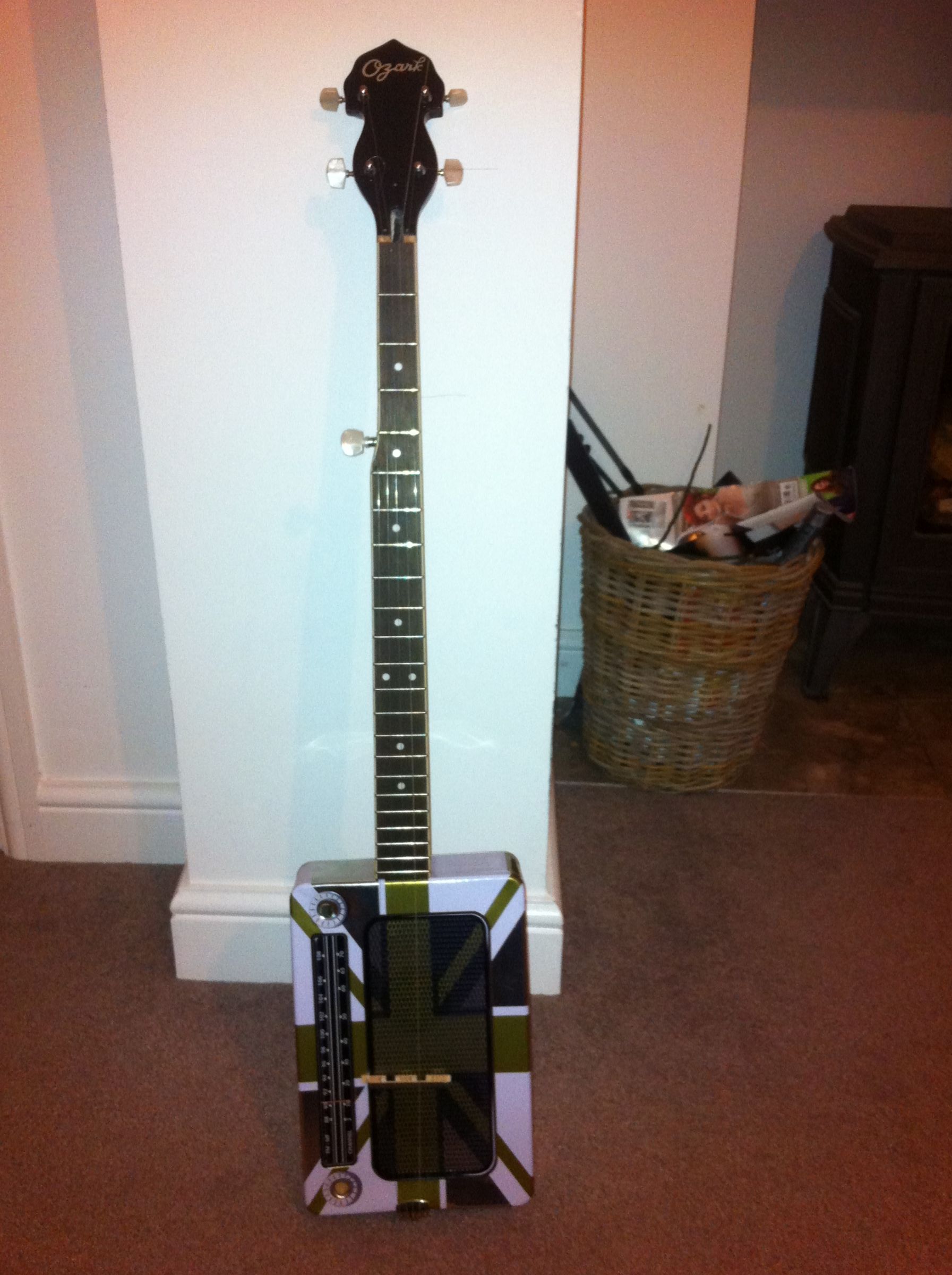 Biscuit Tin Banjo. Instructables