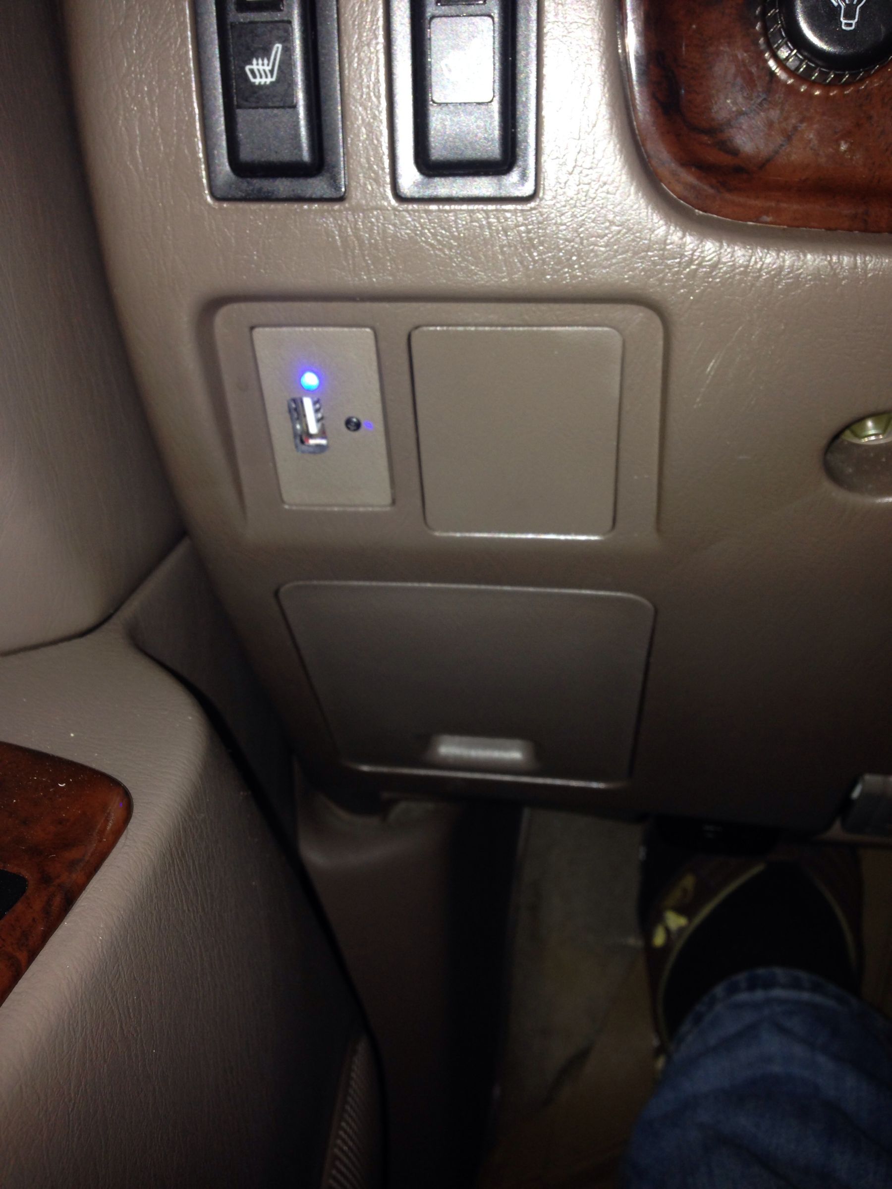 USB Power Port in Your Car 5 Steps Instructables