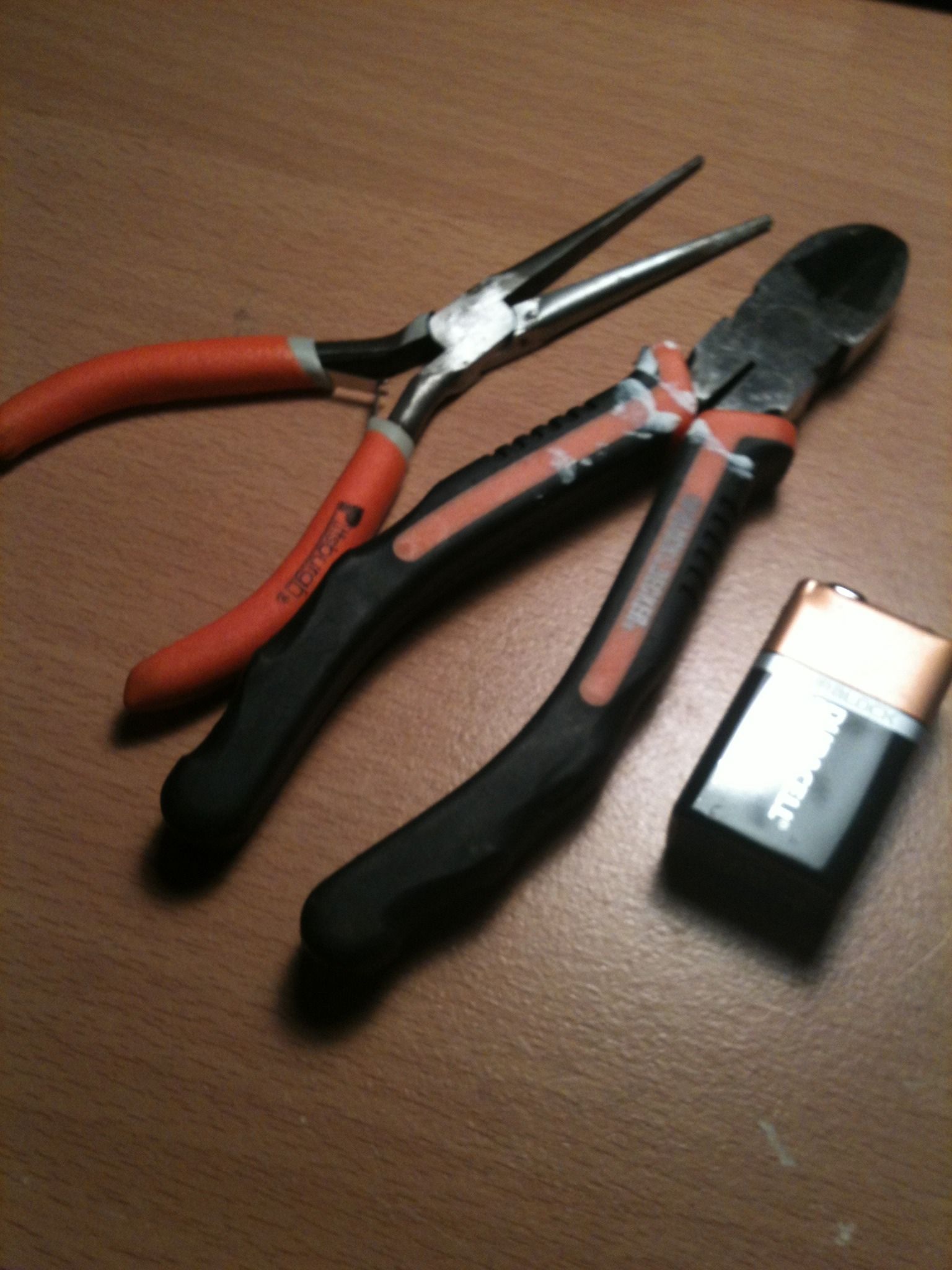 Aaaa Battery Hack! 5 Steps Instructables