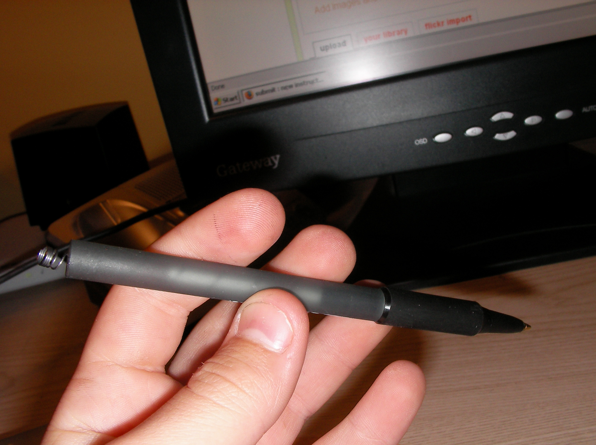 Fix a Bic "Clicky" Pen (Make a 'Clicky' Pen a Regular One) 5 Steps