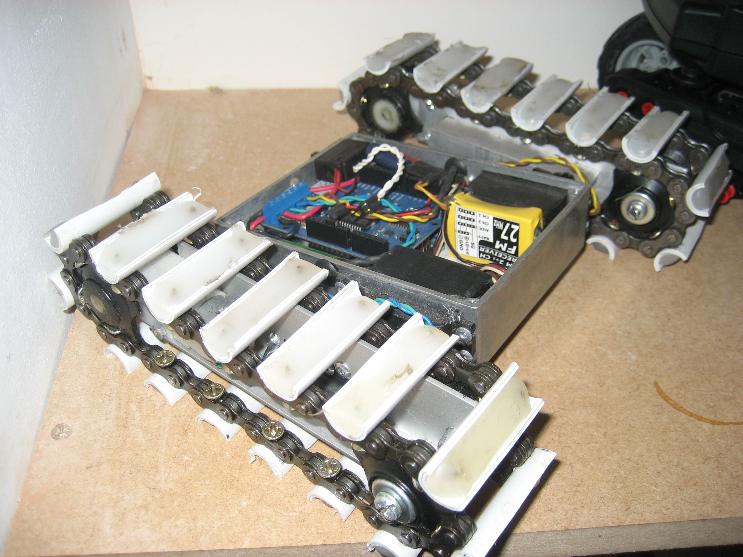 How to Make Custom and Strong Tank Tracks for Very Cheap. 4 Steps