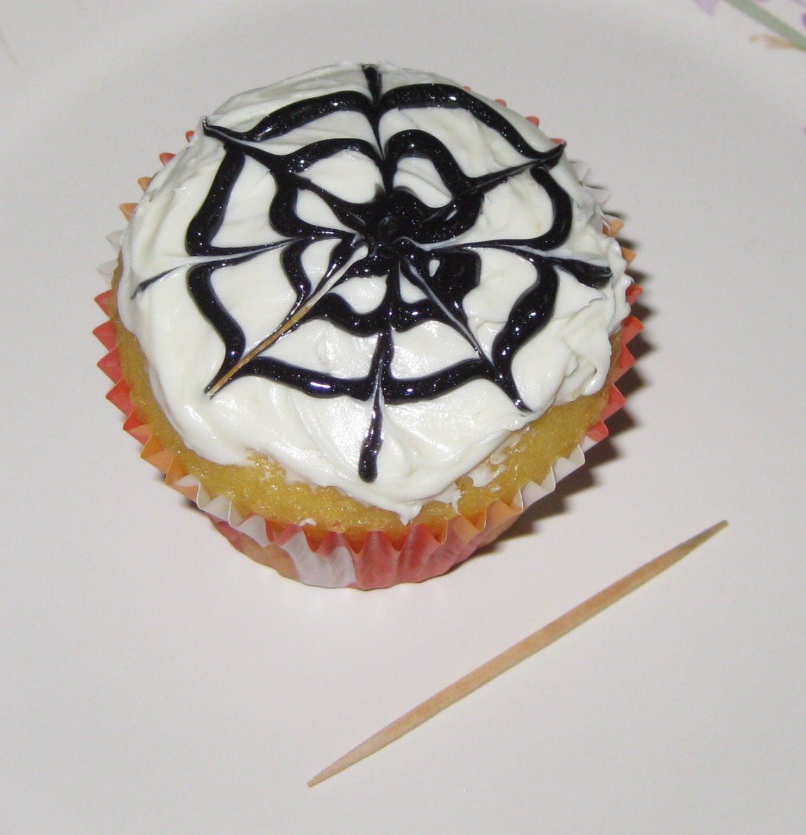 EASY SPIDER WEB HALLOWEEN CUPCAKES 5 Steps Instructables