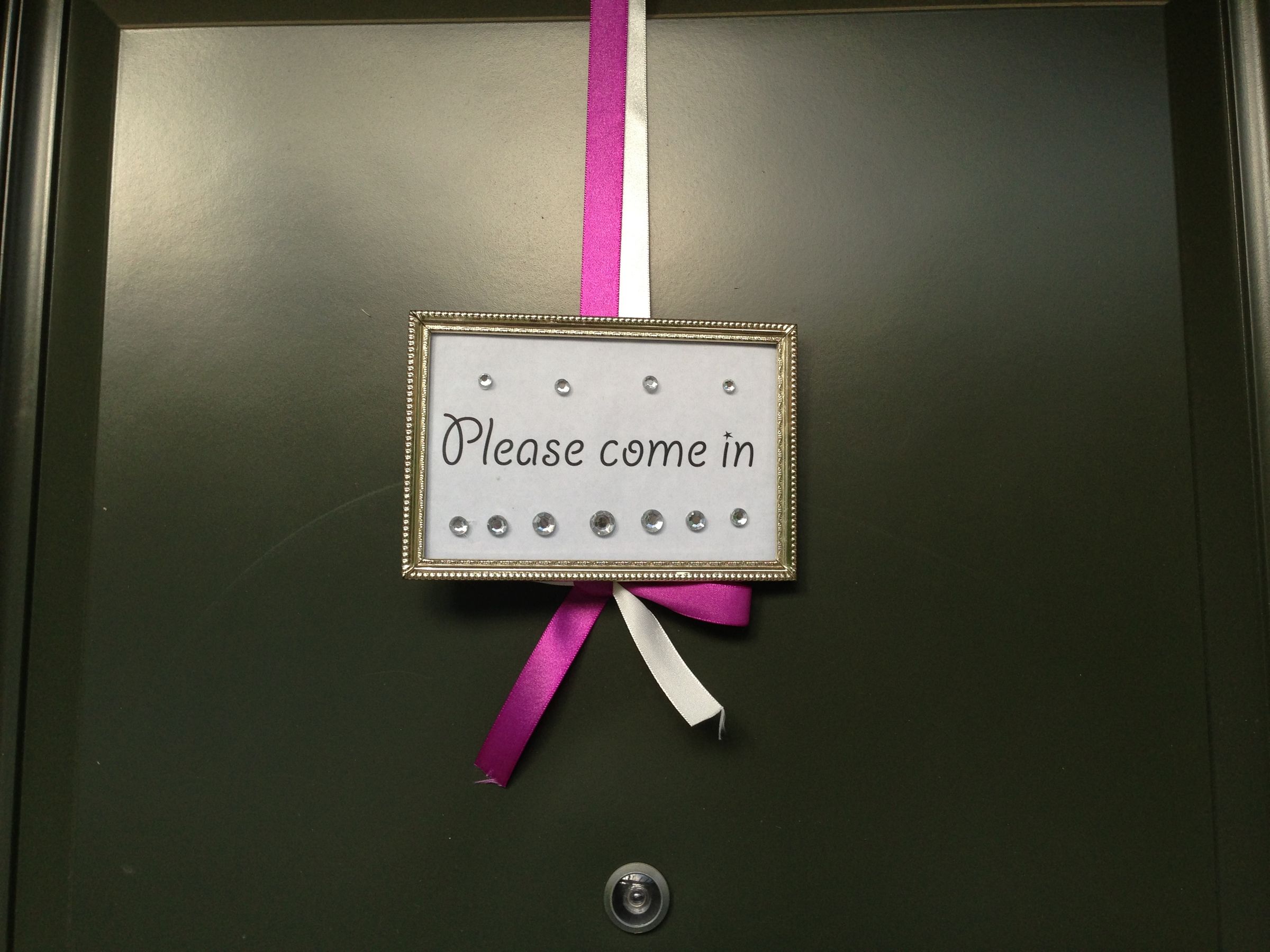 DIY Craft Tutorial: "Please Come In" Door Sign