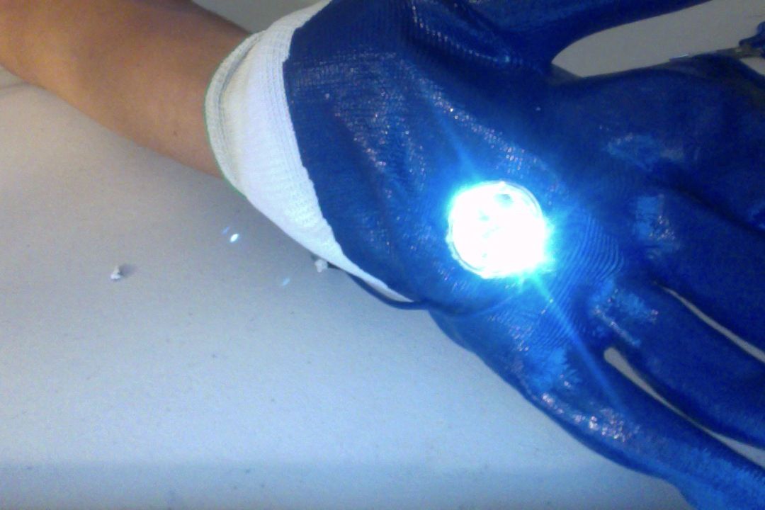 Flashlight Glove (no Solder or Glue Required)