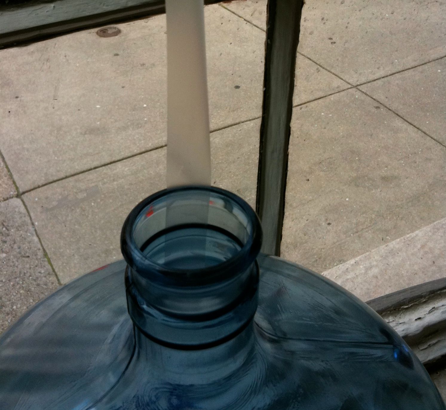 How to 'stop' a Leak With Scotch Tape and a Bottle 3 Steps (with