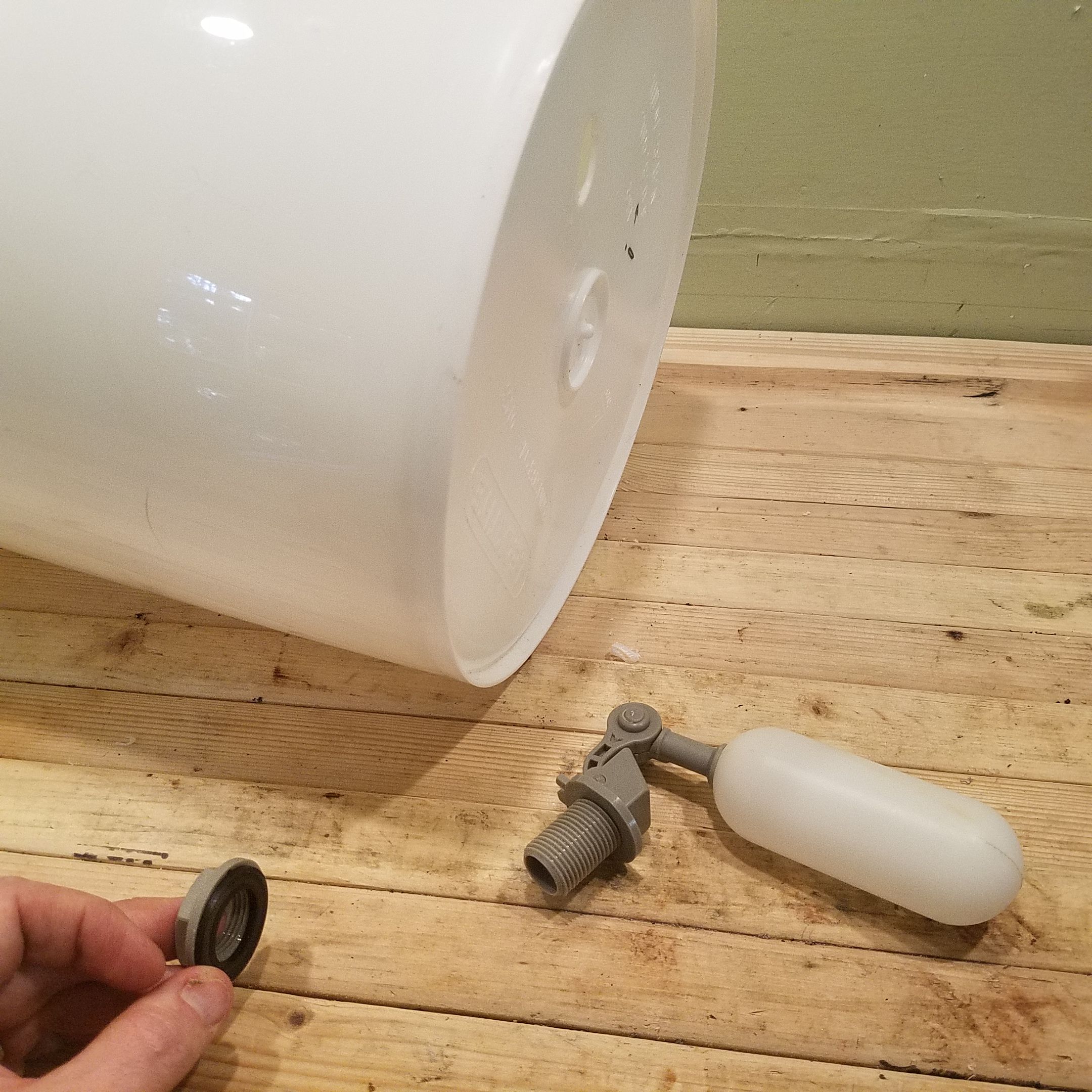 Clean 5Gallon Chicken Waterer 6 Steps Instructables