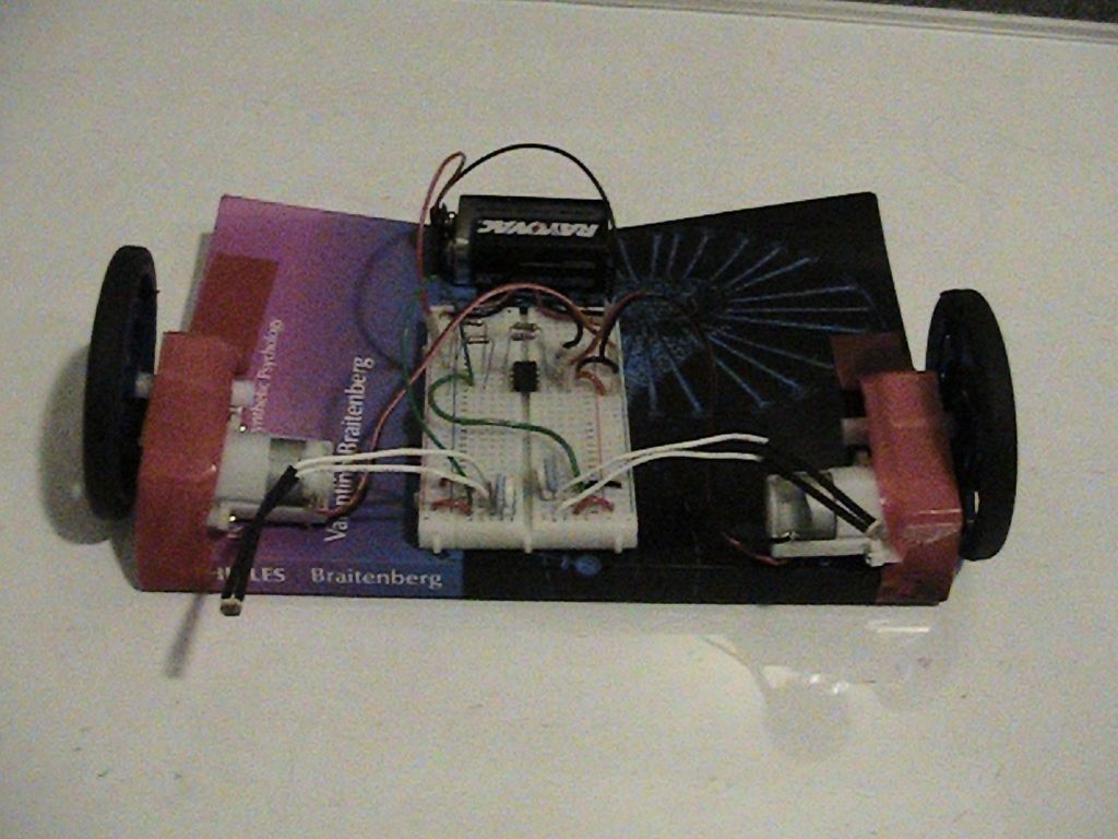 Braitenberg Vehicles 1-4: Vehicles That 3mot3