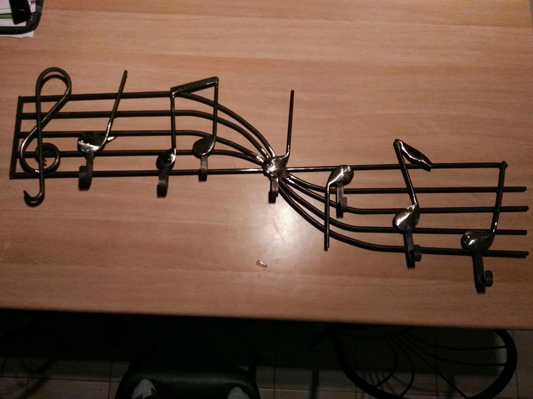 Metal Music Note Coat Rack