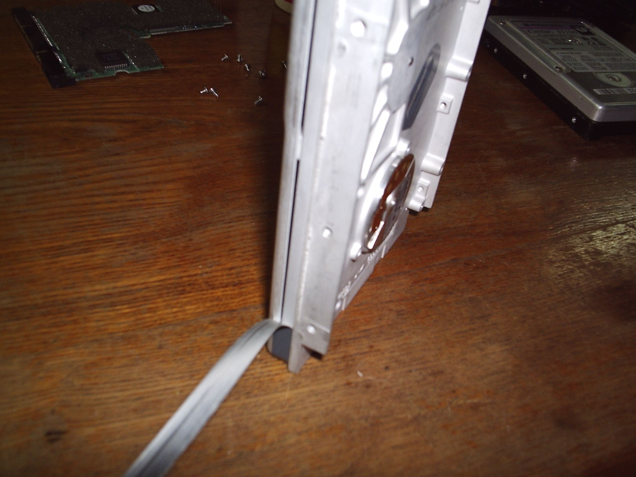 Remove Computer Cover Computer Hard Drive Dissasembly : 9 Steps - Instructables