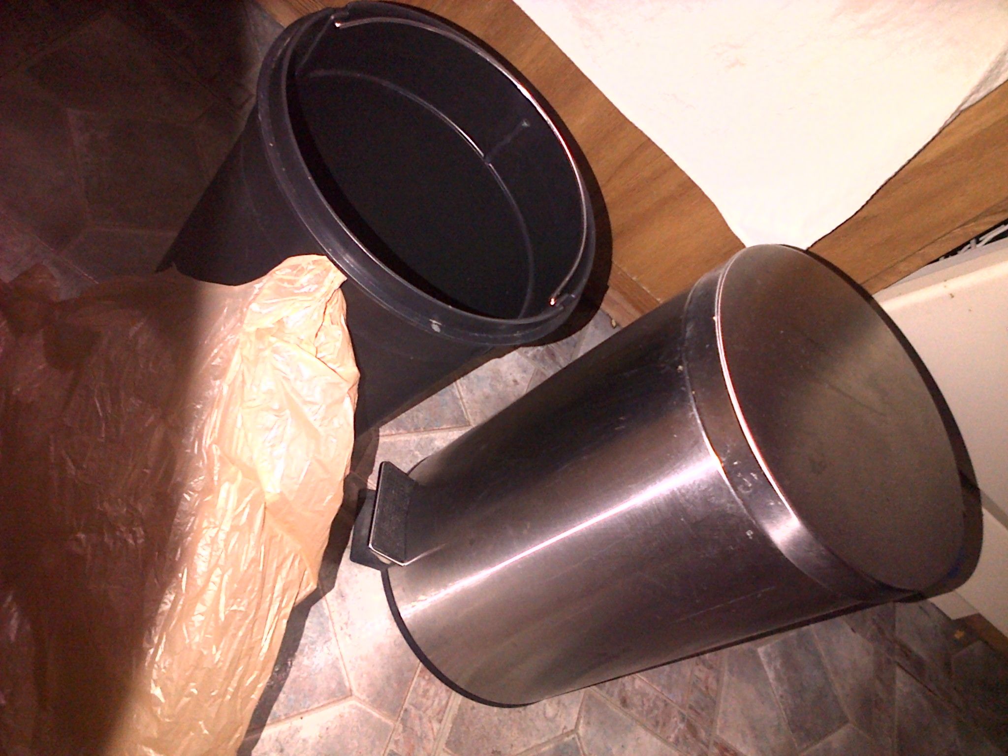 Modding Trash Can to Take Plastic Shopping Bag - Recycling at Its Best