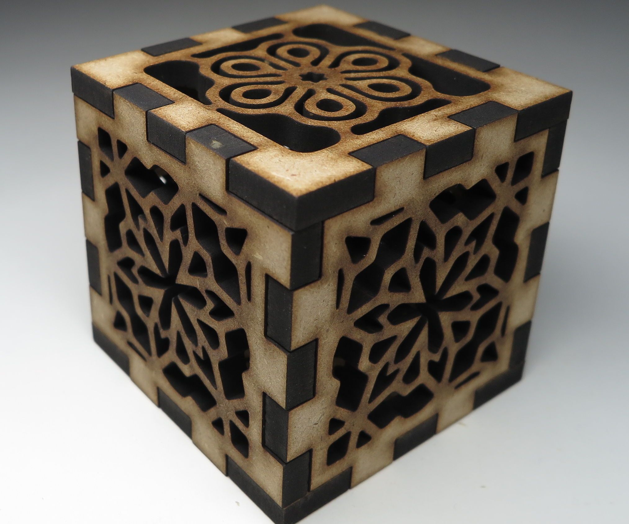 Polygonia Cube