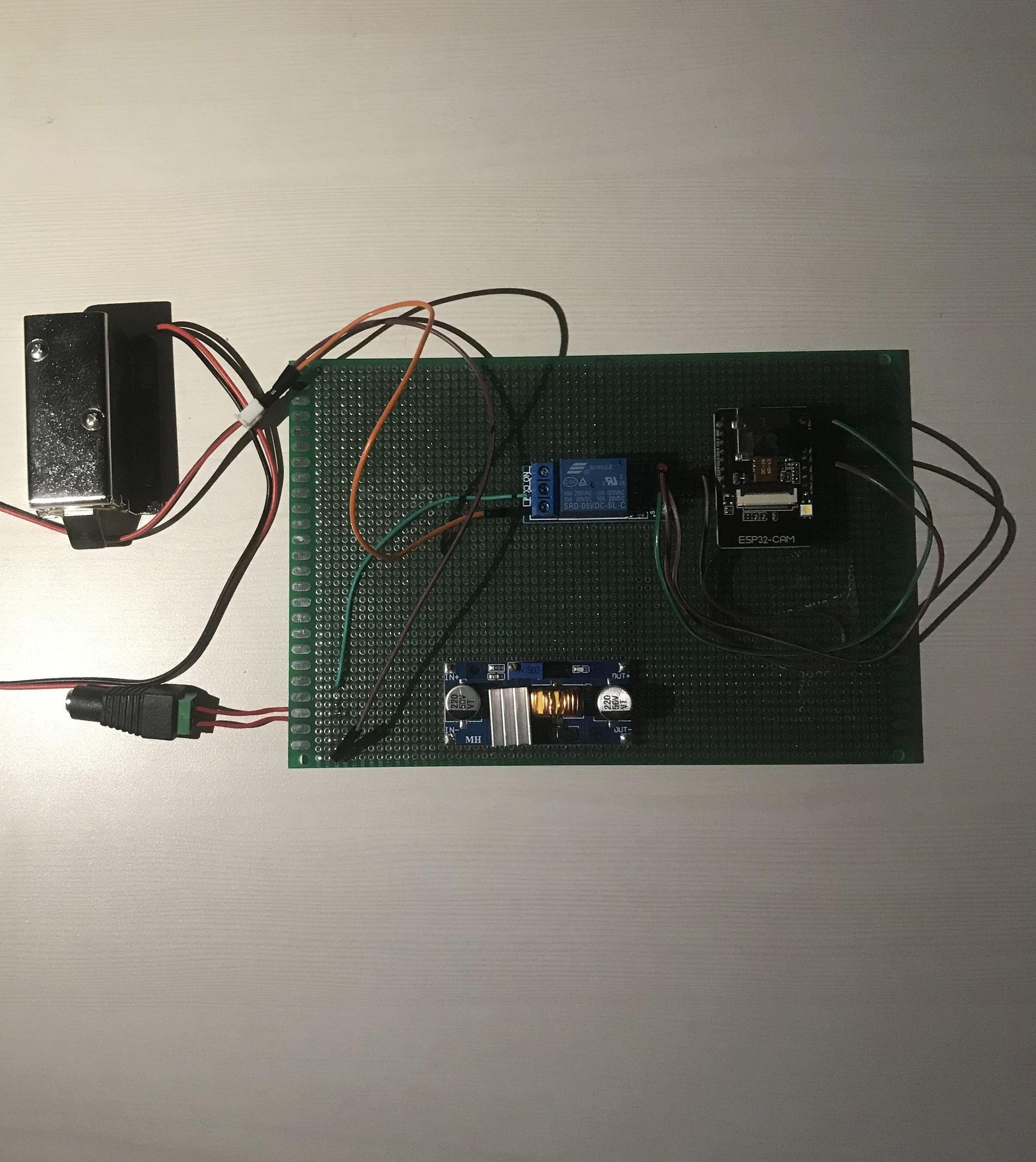 Hand Gesture Controlled Door Lock With ESP32 (OpenCV, Mediapipe, MQTT, Thingsboard)