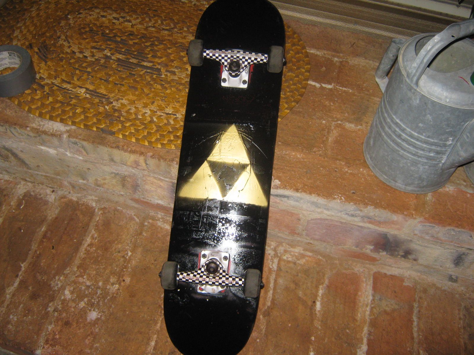 spray paint a triforce on stuff