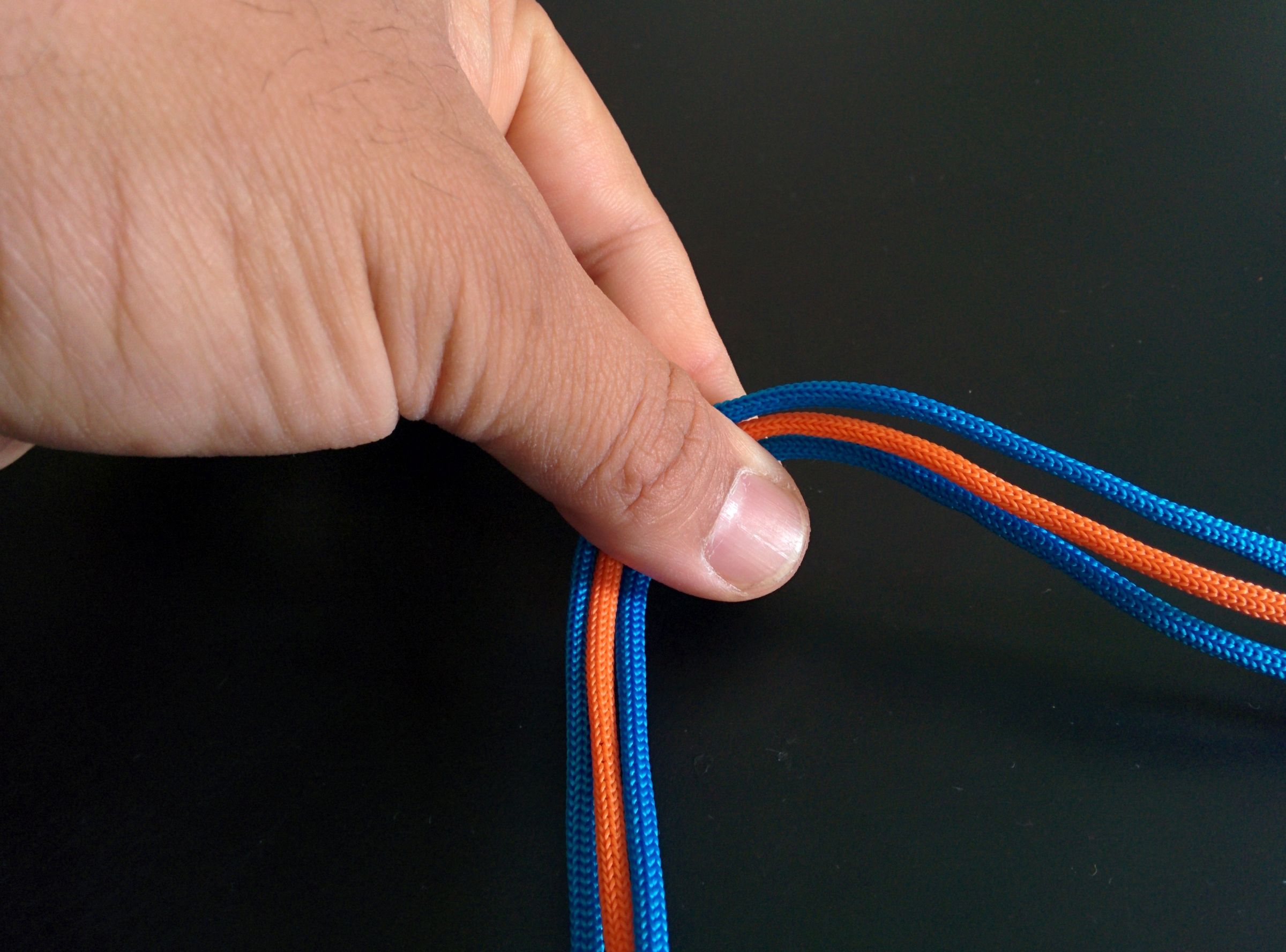 A Minimalist's Paracord Necklace : 3 Steps (with Pictures) - Instructables