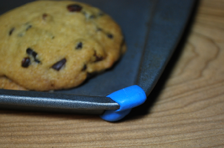Sugru-Footed Baking Sheet