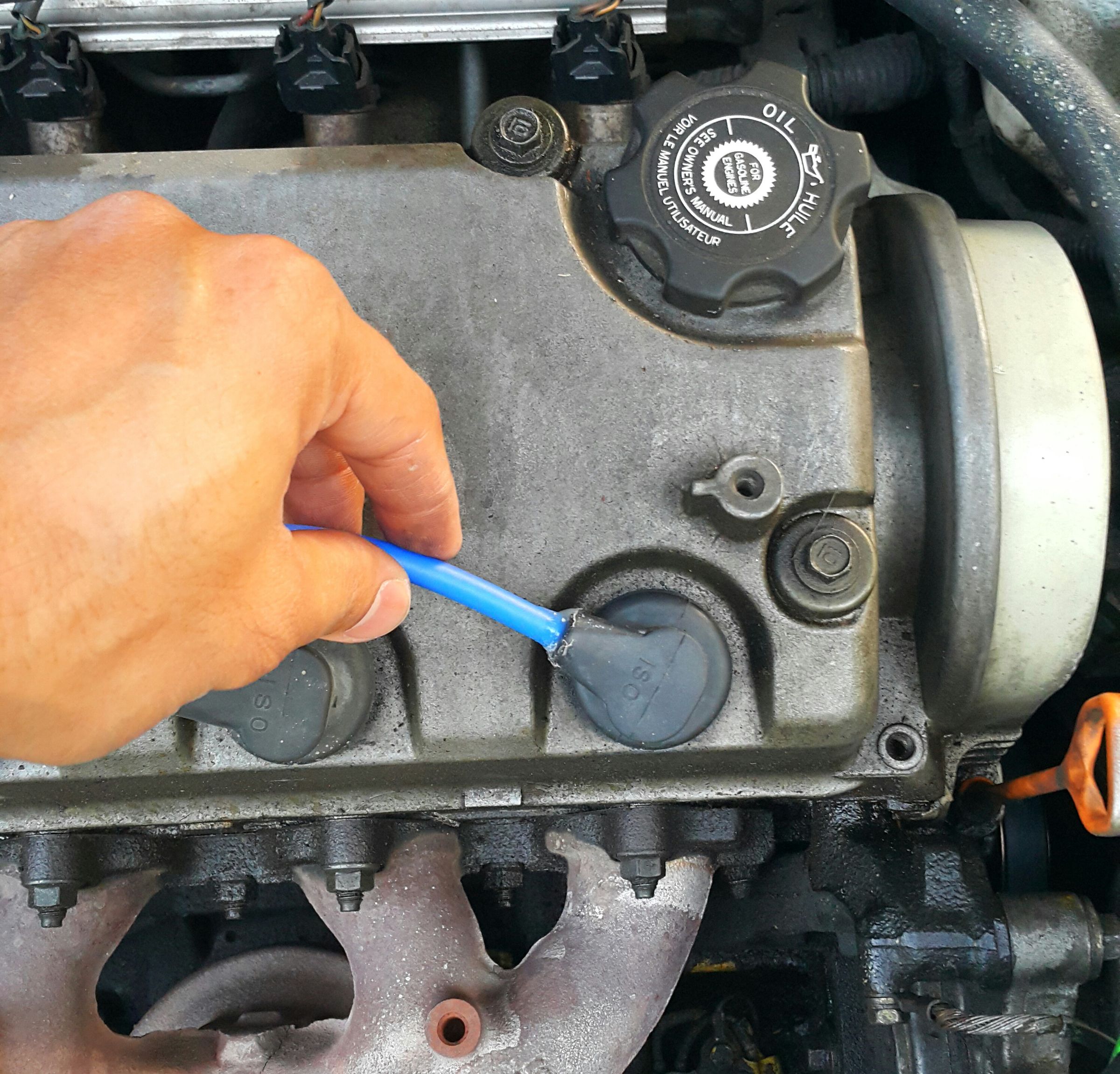Replacing Spark Plug Wires (Honda Civic 1999 D16Y7)! 4 Steps